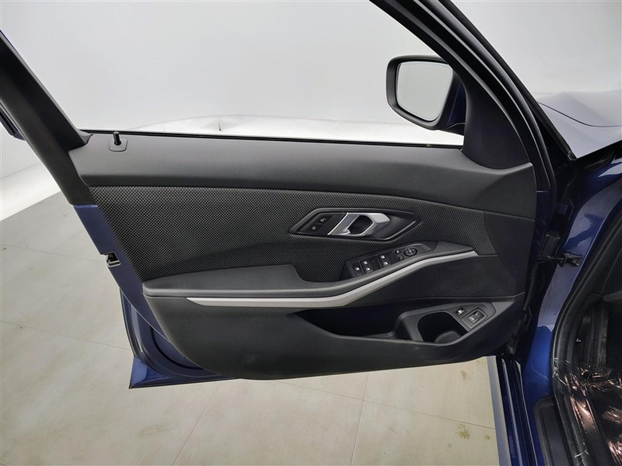 BMW 320 320eA PHEV Business NAVI/FULL LED/JA/PDC AV AR/CARPLAY (2021) - Foto 17