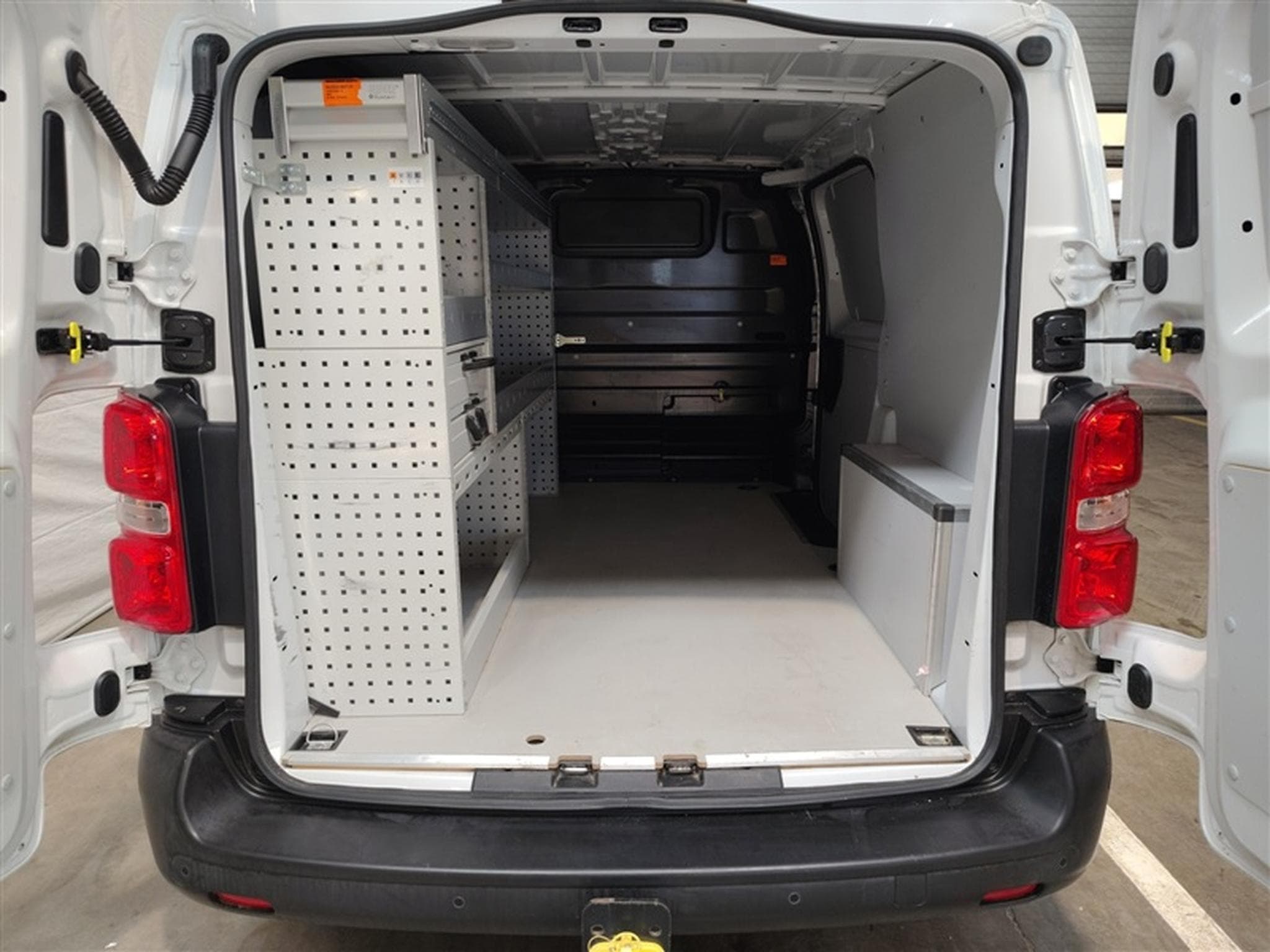 Peugeot Expert 2.0 BlueHDi L2  Premium EAT8 NAVI / CLIM / TEL (2023) - Foto 14