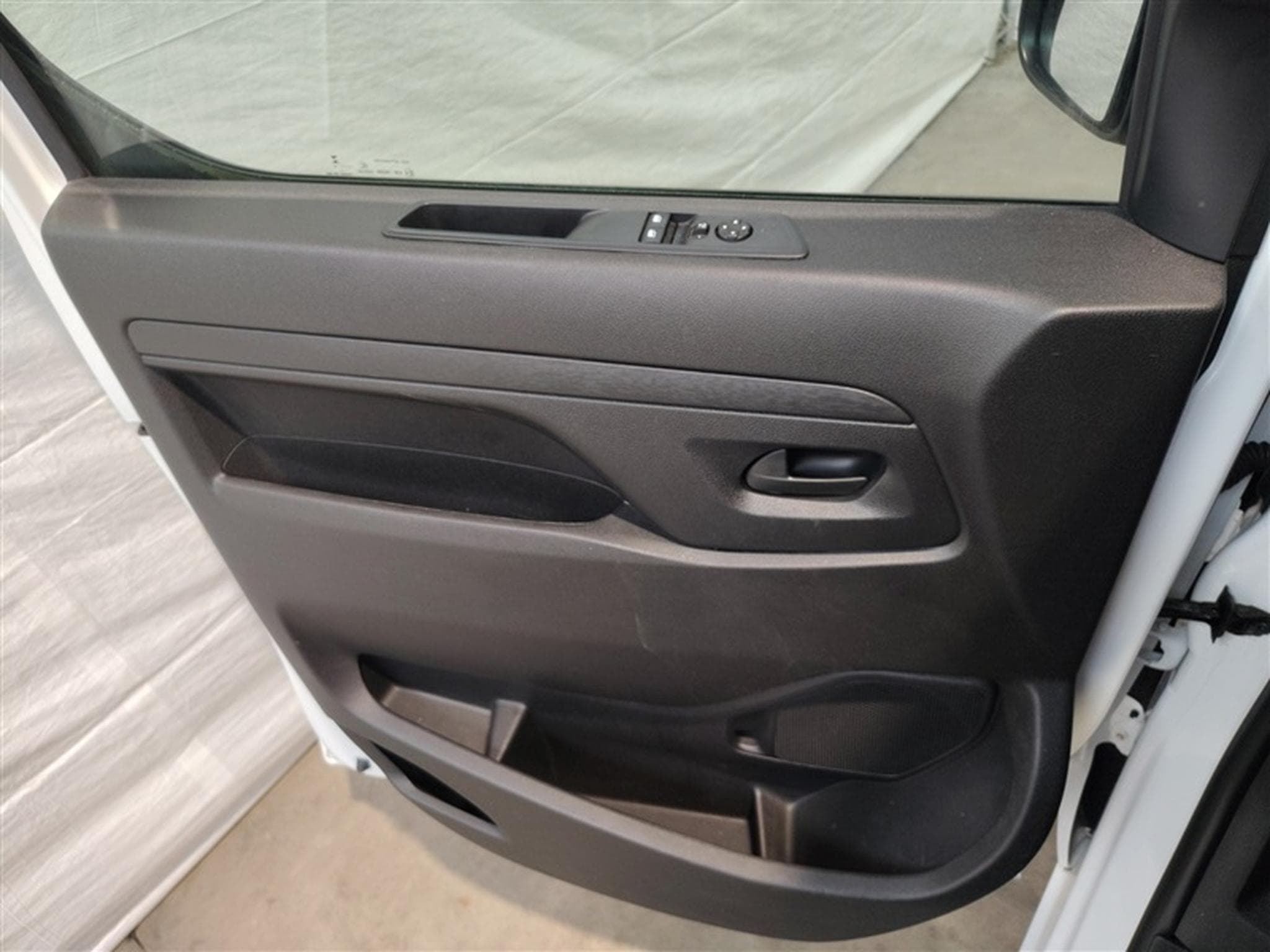 Peugeot Expert 2.0 BlueHDi L2  Premium EAT8 NAVI / CLIM / TEL (2023) - Foto 15