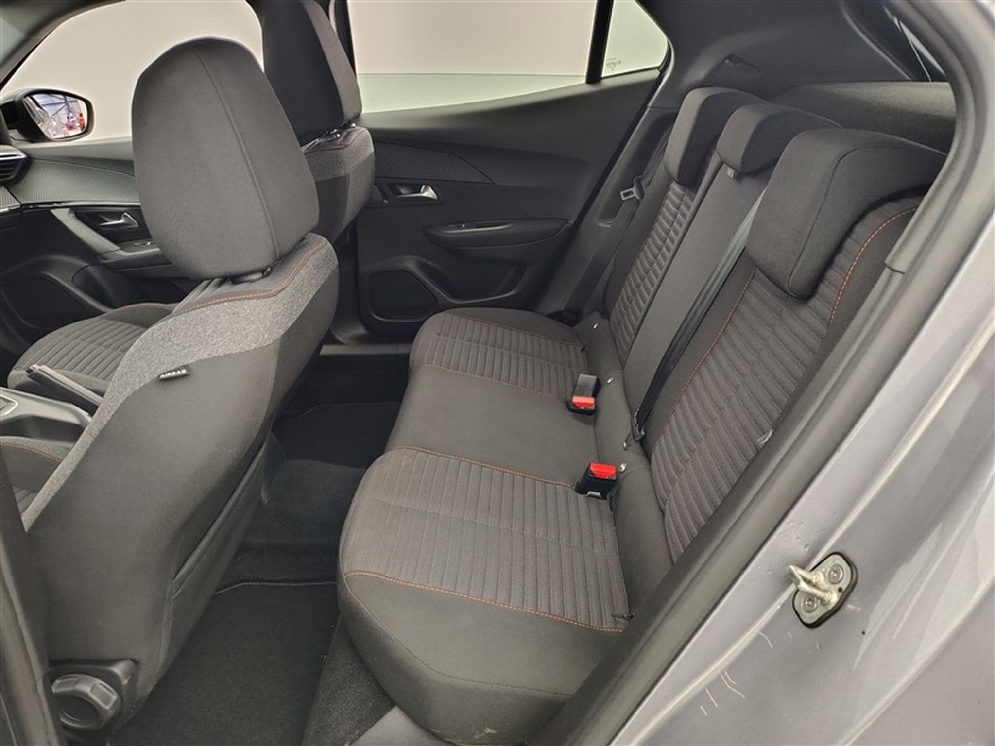 Peugeot 2008 1.2 PureTech 130cv Active Pack NAVI / CAMERA / JA 16" (2022) - Photo 13