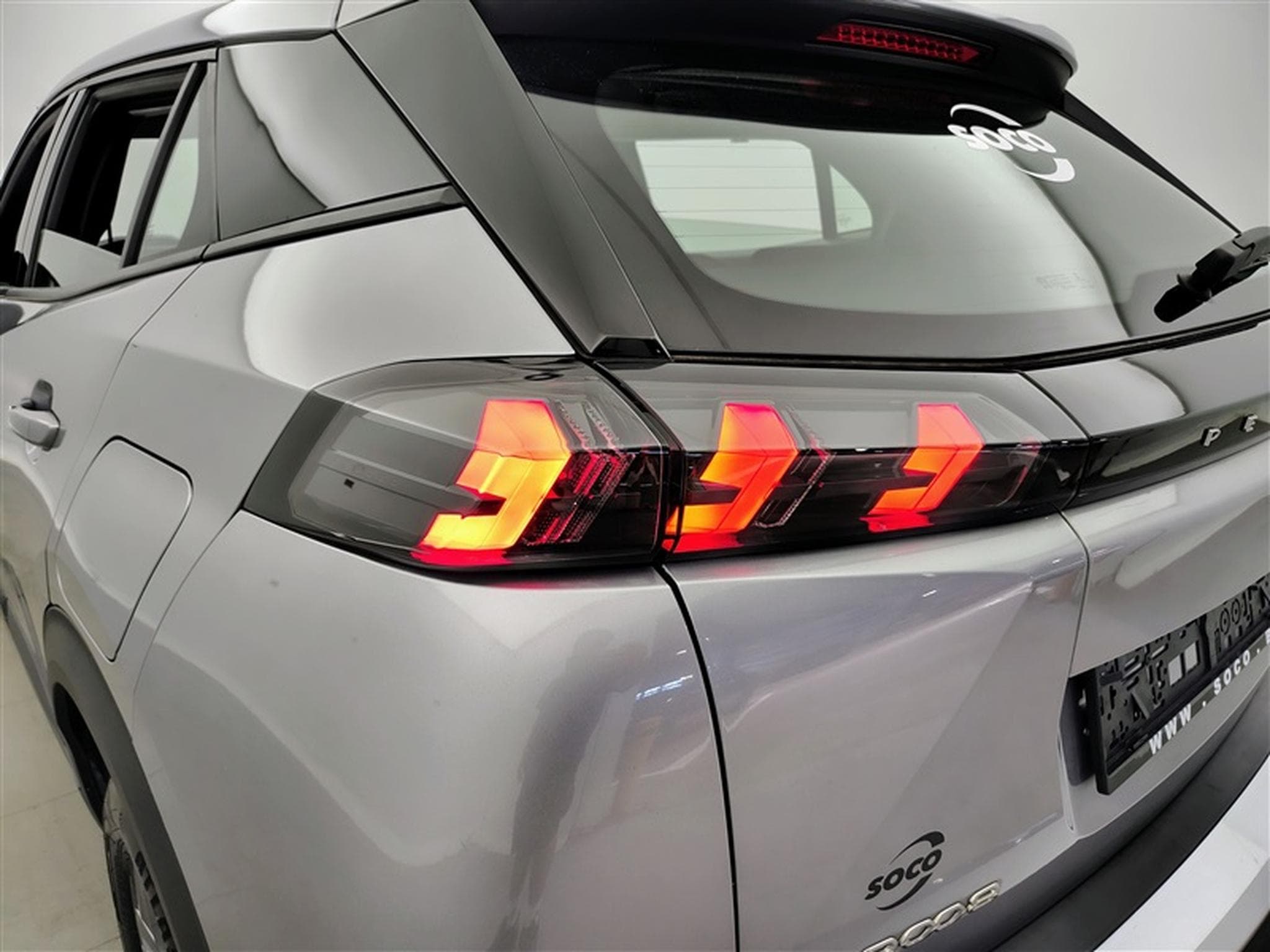 Peugeot 2008 1.2 PureTech 130cv Active Pack NAVI / CAMERA / JA 16" (2022) - Photo 16