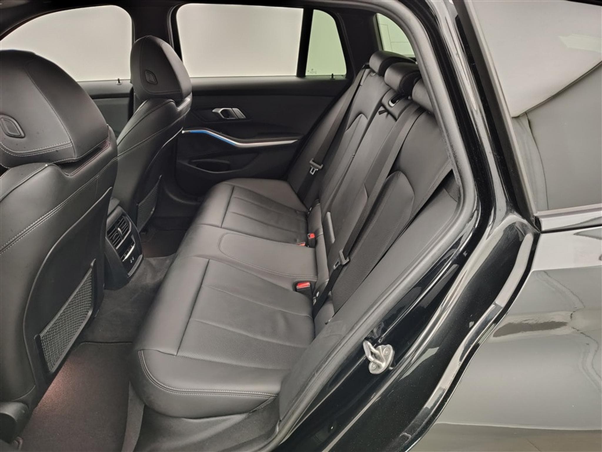 BMW 320 320eAS Pack M S-CUIR / NAVI COCKPIT / ALU18" (2022) - Foto 13