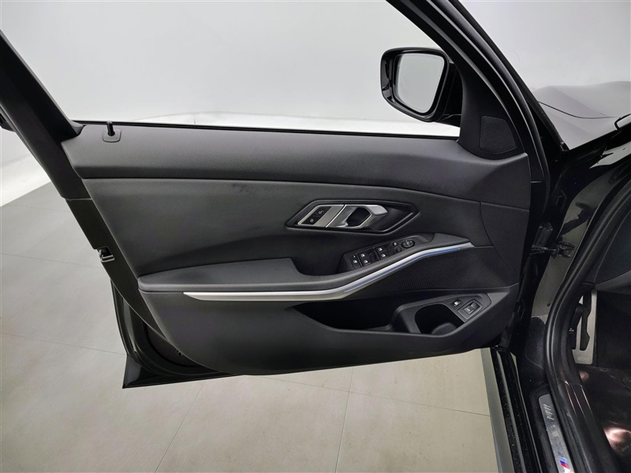 BMW 320 320eAS Pack M S-CUIR / NAVI COCKPIT / ALU18" (2022) - Foto 17