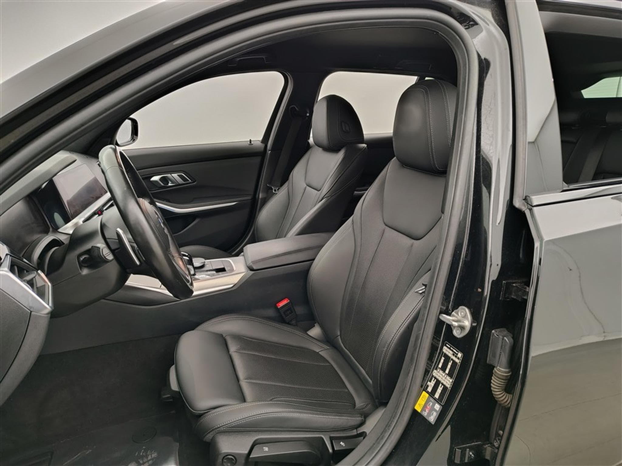BMW 320 320eAS Pack M S-CUIR / NAVI COCKPIT / ALU18" (2022) - Foto 7