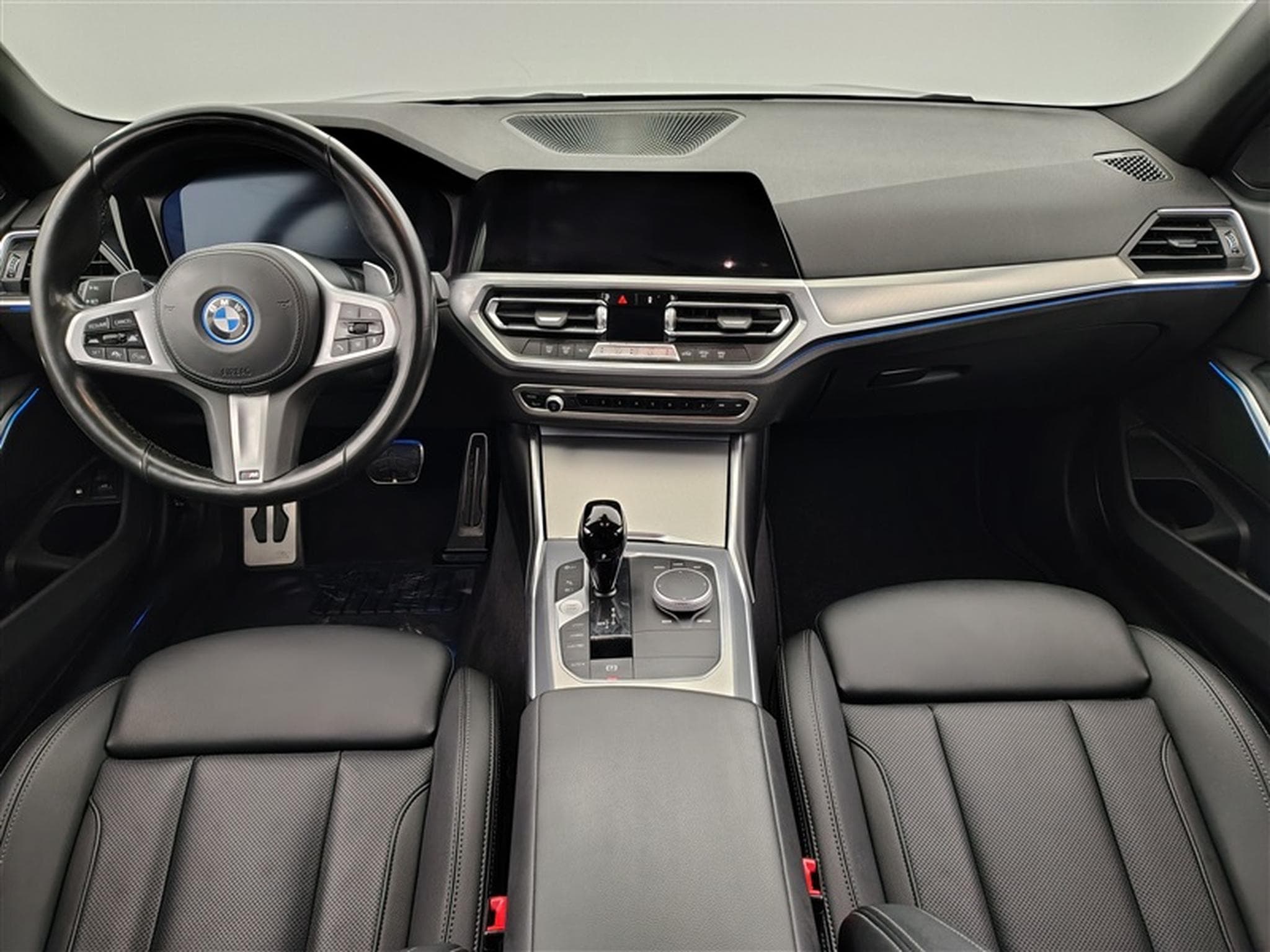 BMW 320 320eAS Pack M S-CUIR / NAVI COCKPIT / ALU18" (2022) - Foto 8