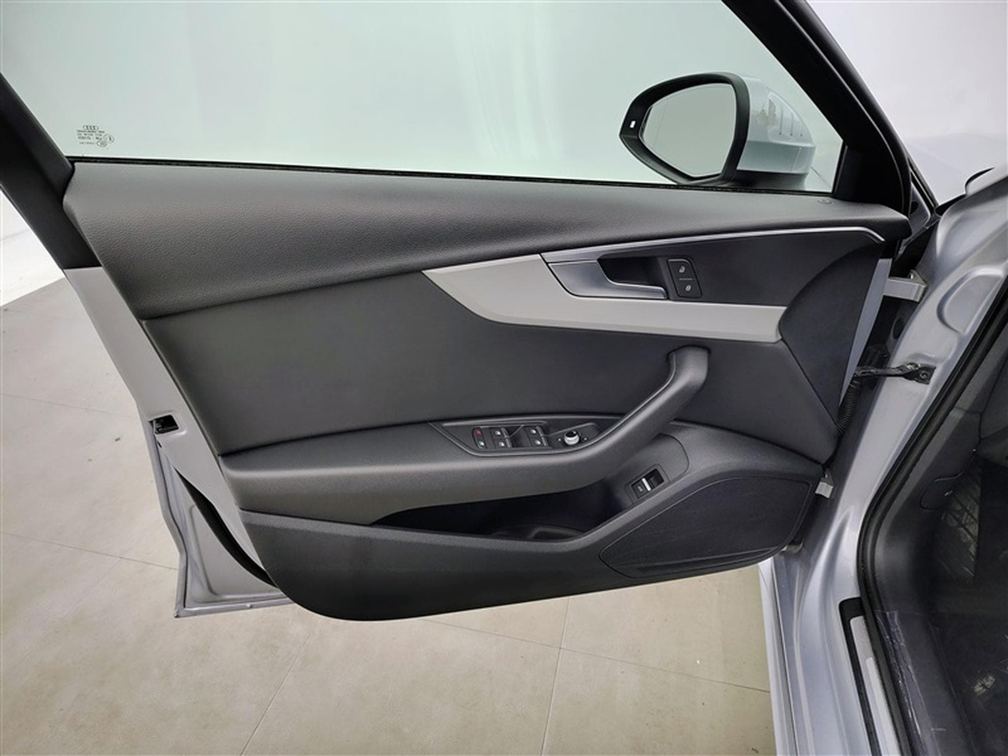 Audi A4 35 TFSI S tronic Cuir / Navi Cockpit / Led / PDC av+ar (2021) - Foto 17