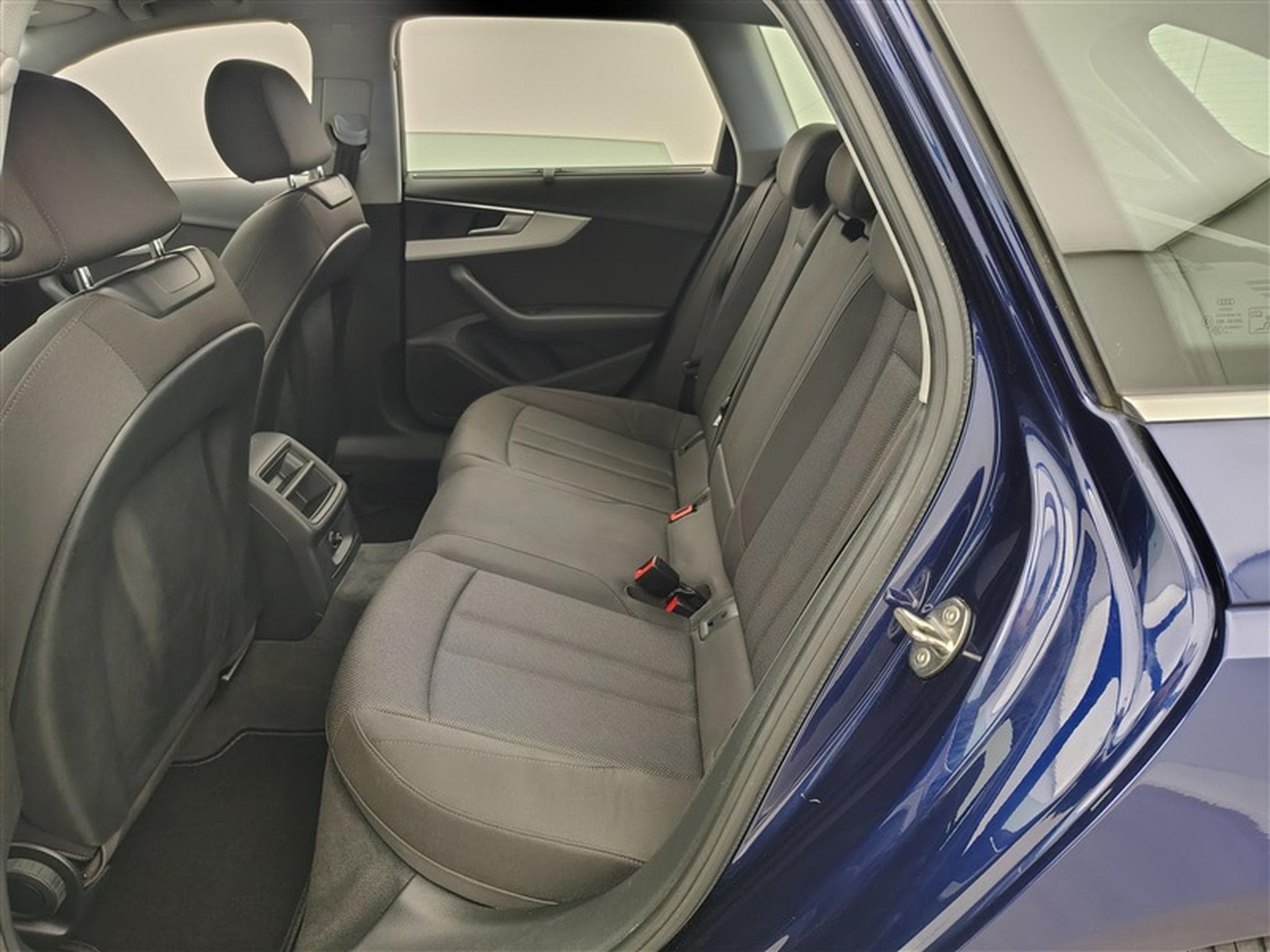 Audi A4 Avant 35 TFSI Business Edition S tronic/NAVI/LED/JA16/PDC (2021) - Foto 13