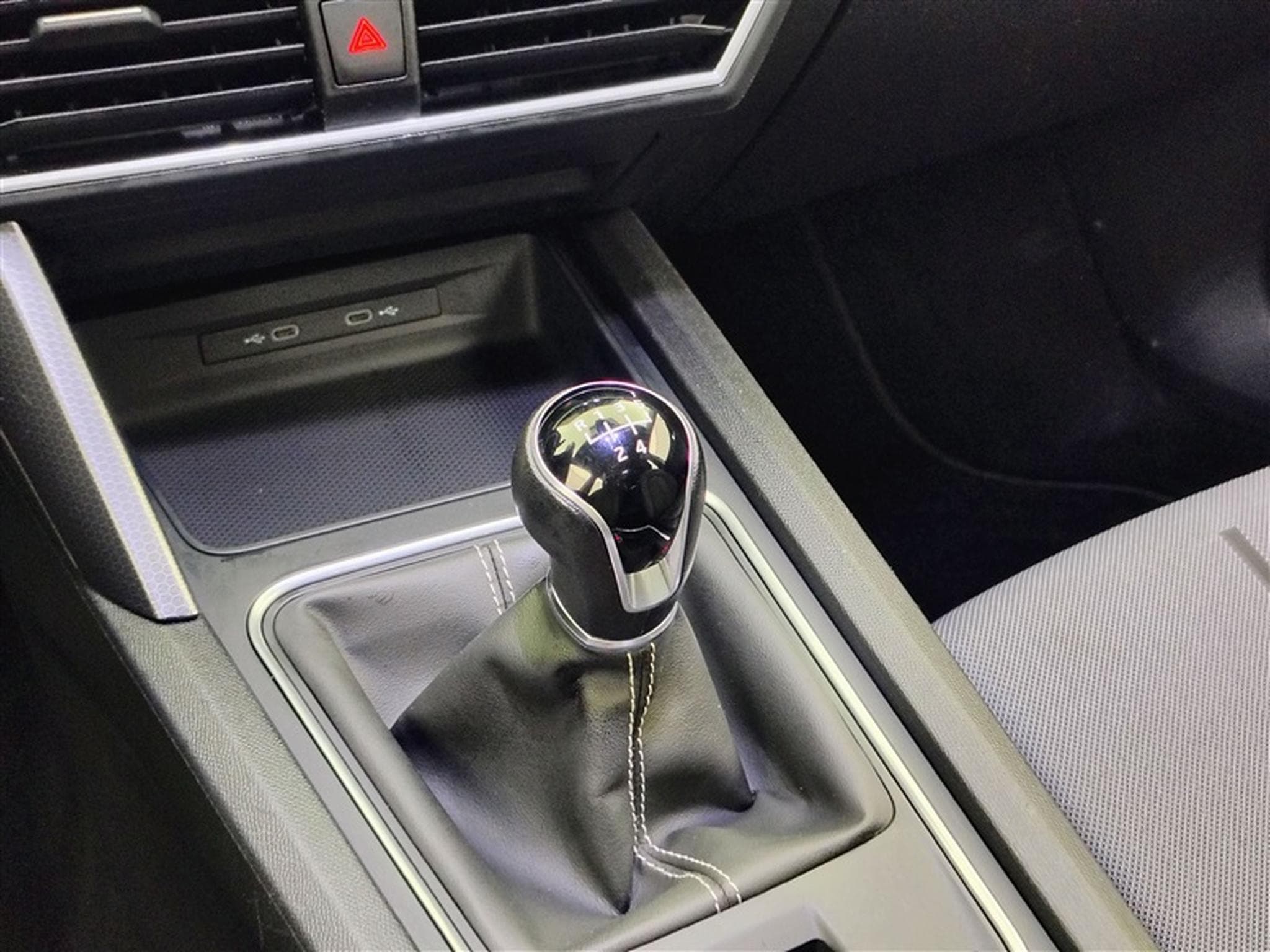 Seat Leon 1.0 EcoTSI Move! NAVI/LED/JA16/PDC AV AR (2023) - Foto 12
