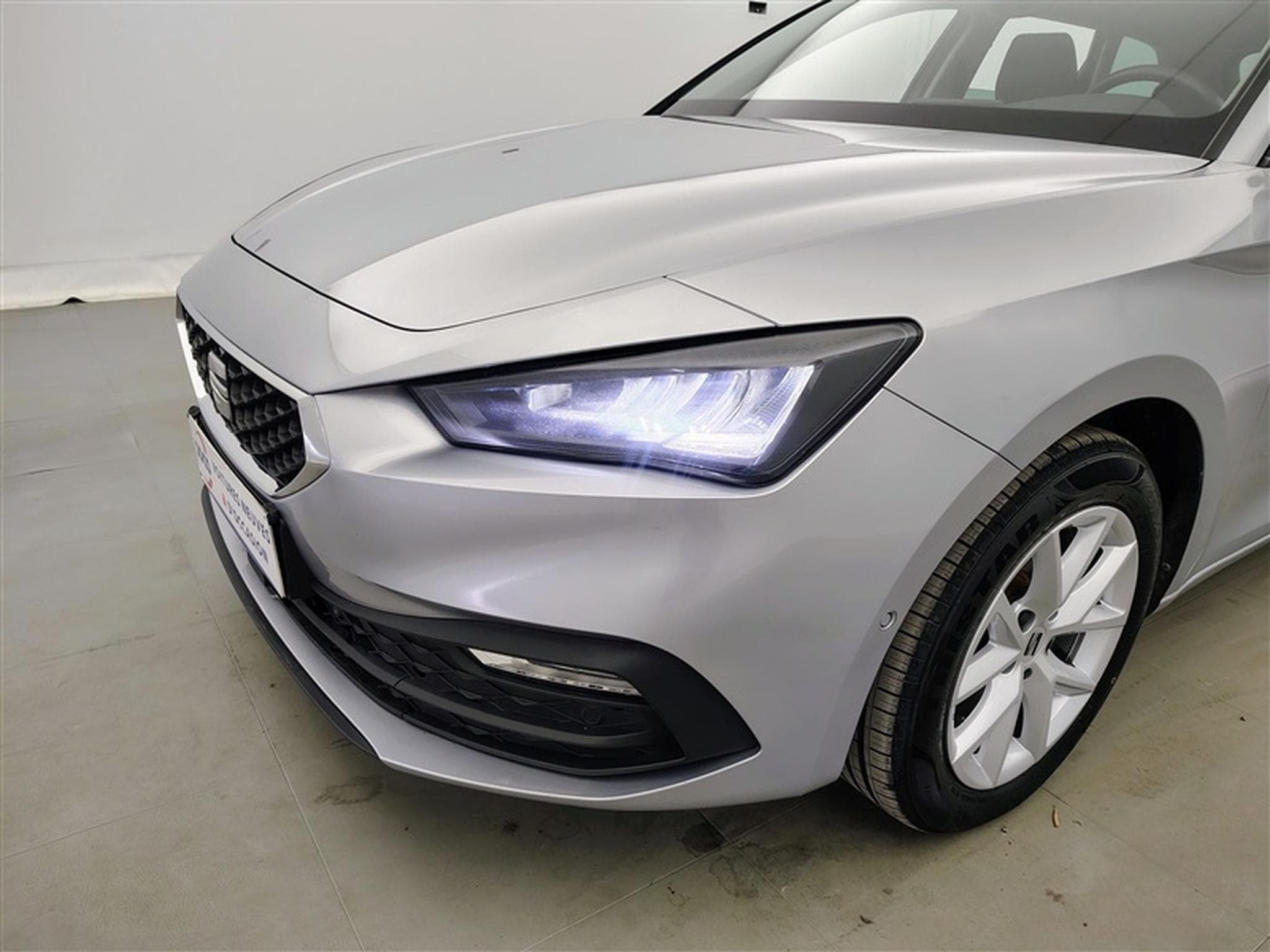 Seat Leon 1.0 EcoTSI Move! NAVI/LED/JA16/PDC AV AR (2023) - Foto 15