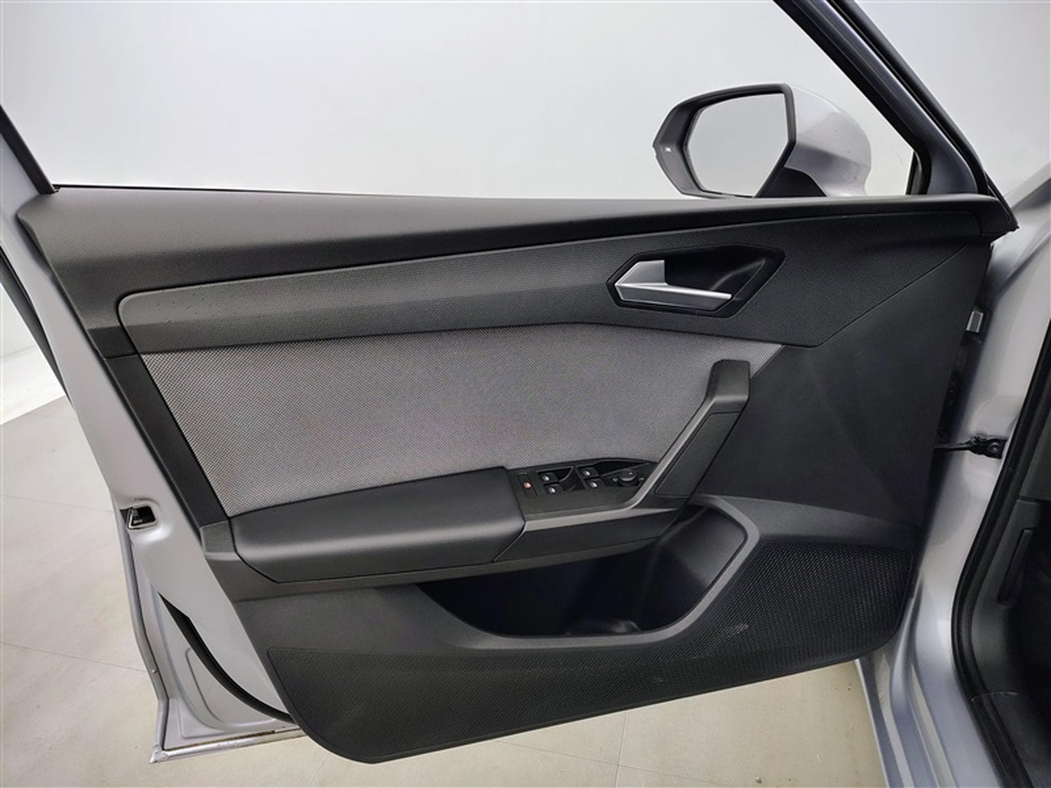 Seat Leon 1.0 EcoTSI Move! NAVI/LED/JA16/PDC AV AR (2023) - Foto 17