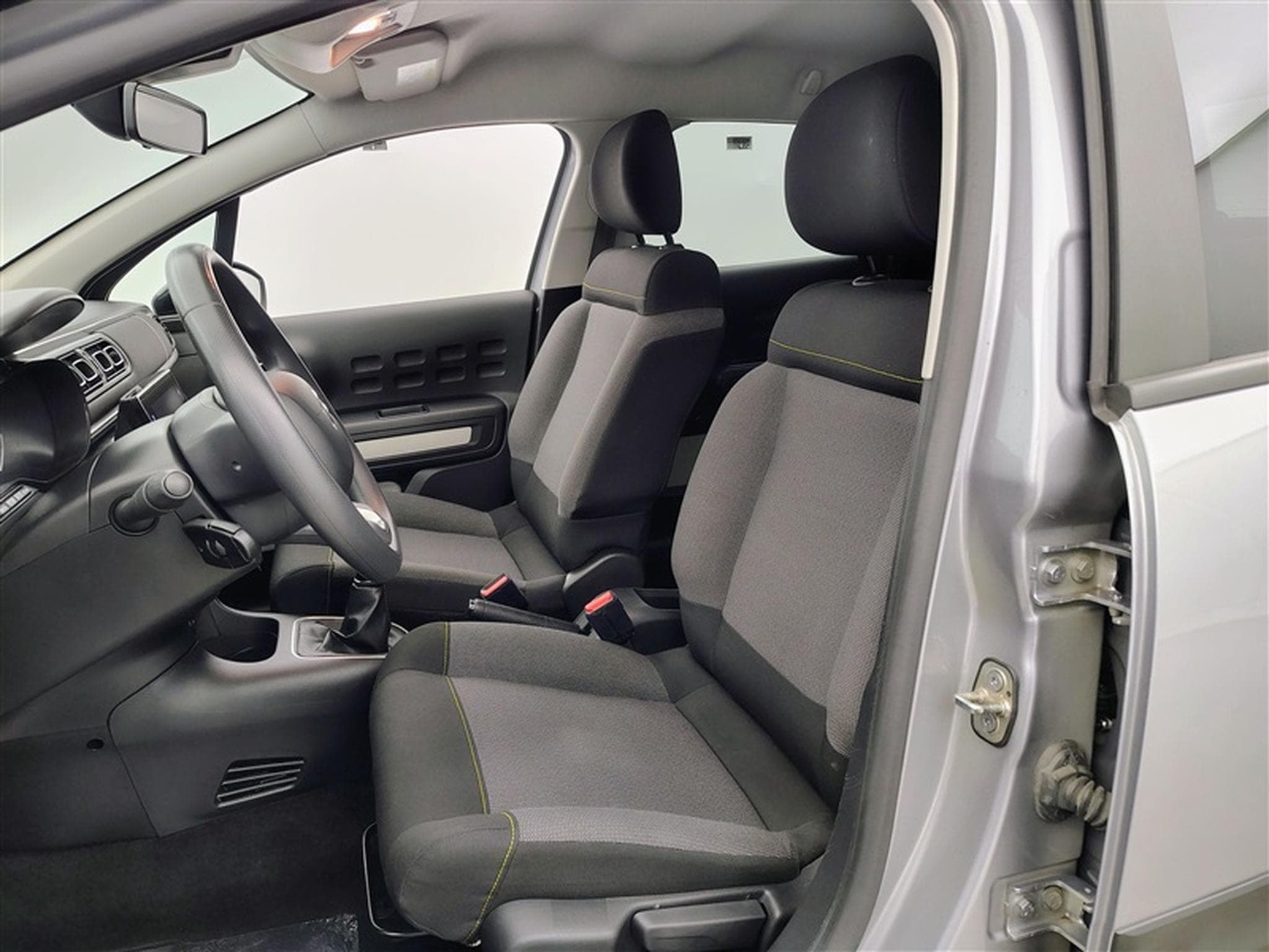 Citroen C3 1.2i PureTech Shine S&S (EU6.4) (2023) - Foto 7