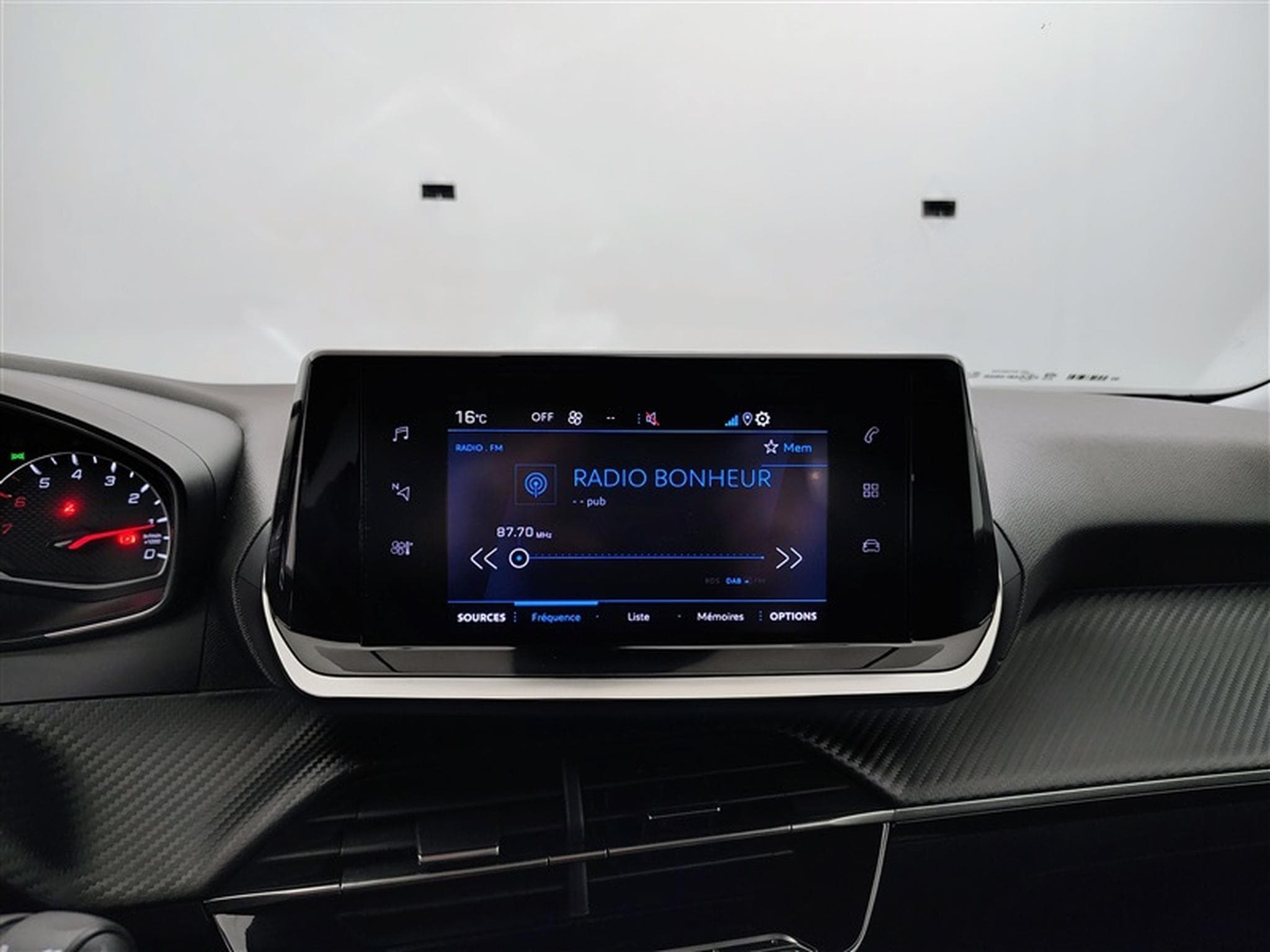 Peugeot 2008 1.2 PureTech 130Cv Style (2022) - Photo 11