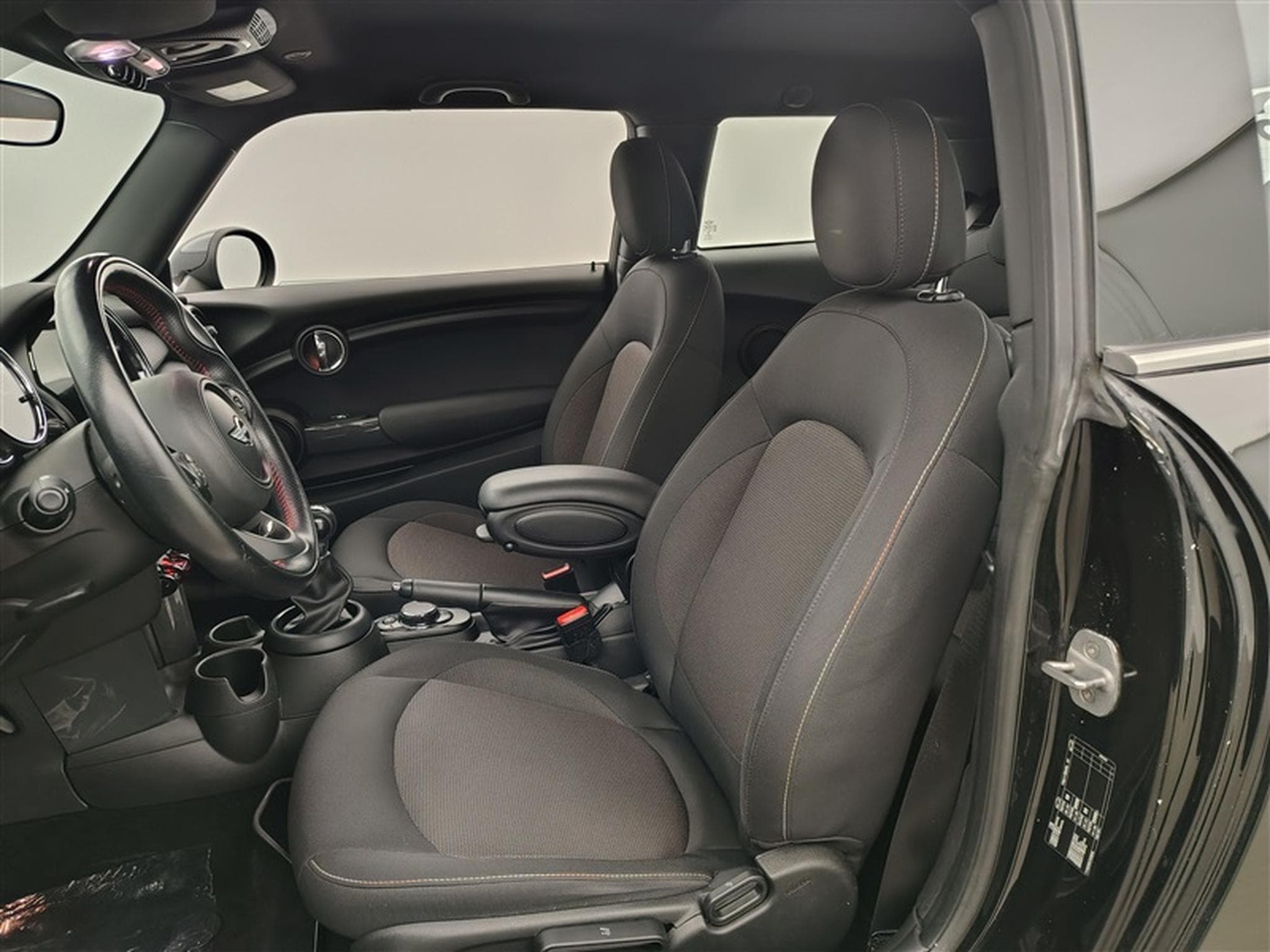 MINI Cooper Mini 1.2 One (2017) - Photo 7
