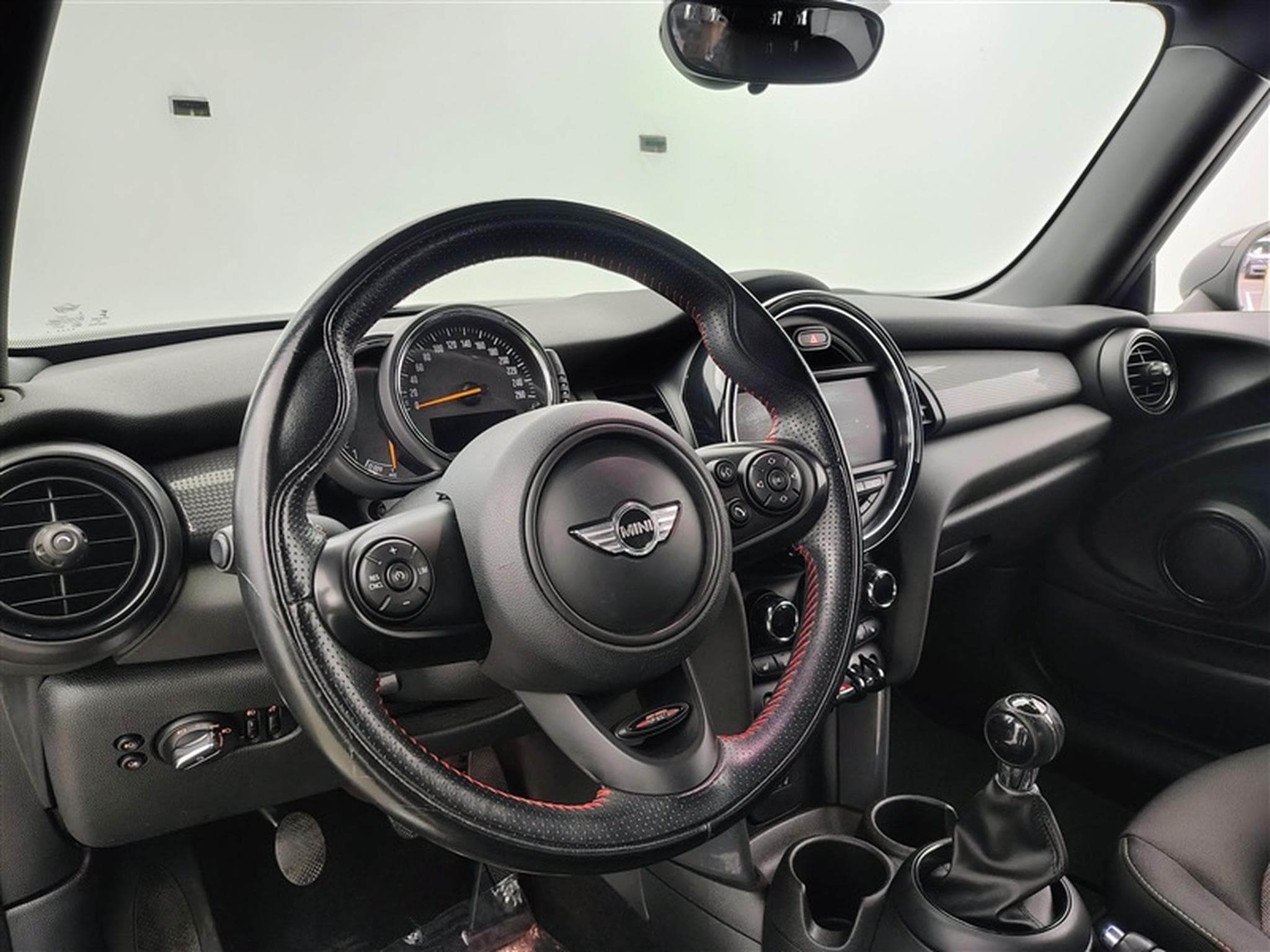 MINI Cooper Mini 1.2 One (2017) - Photo 8