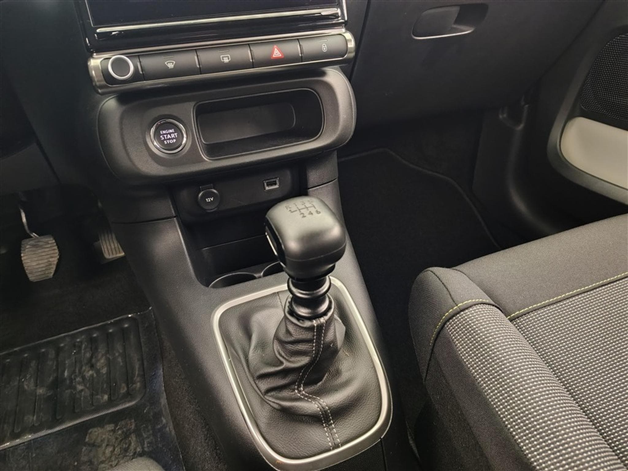 Citroen C3 1.2i PureTech Feel NAVI / FULL LED / CARPLAY (2024) - Photo 12
