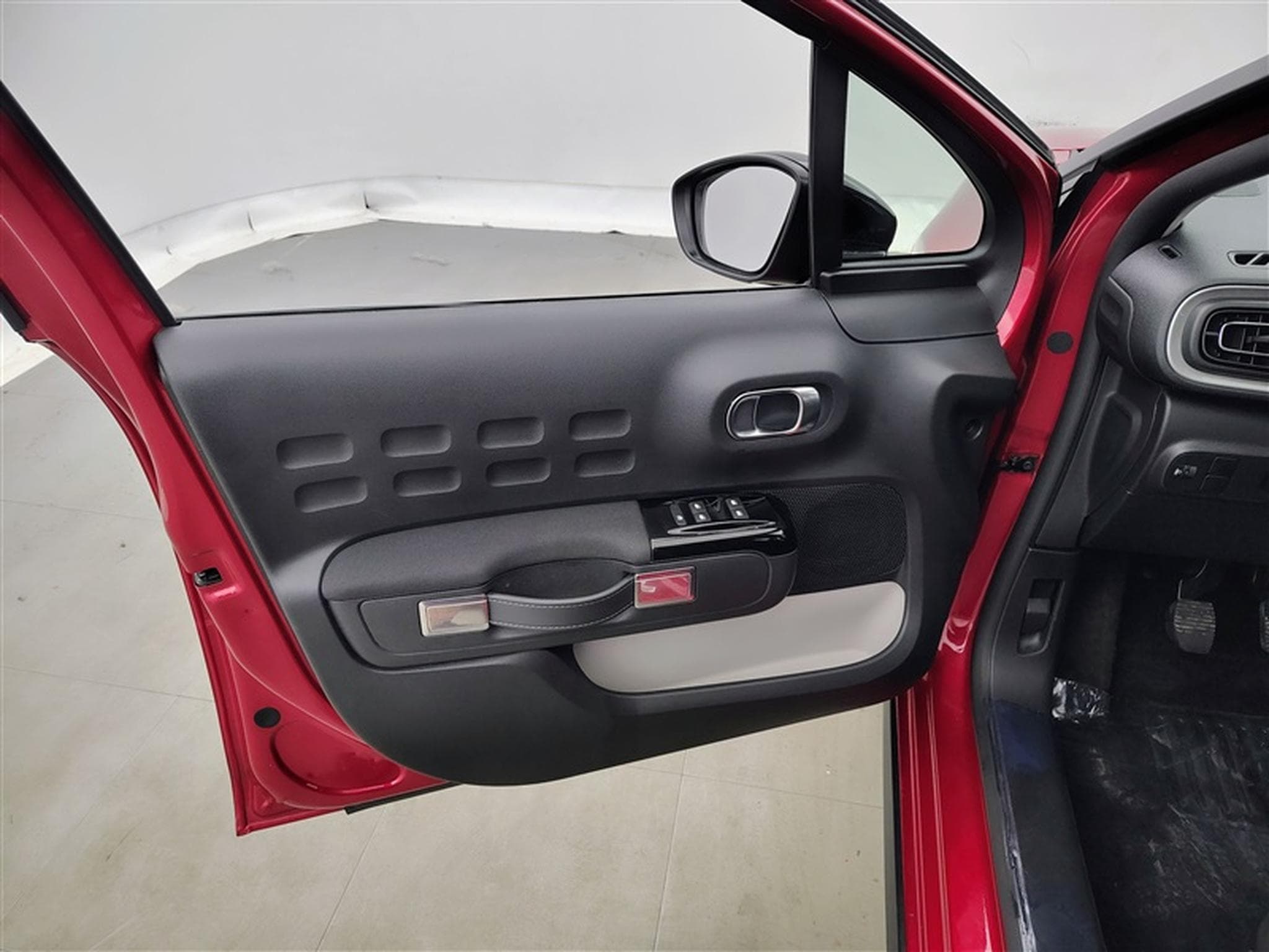 Citroen C3 1.2i PureTech Feel NAVI / FULL LED / CARPLAY (2024) - Photo 16