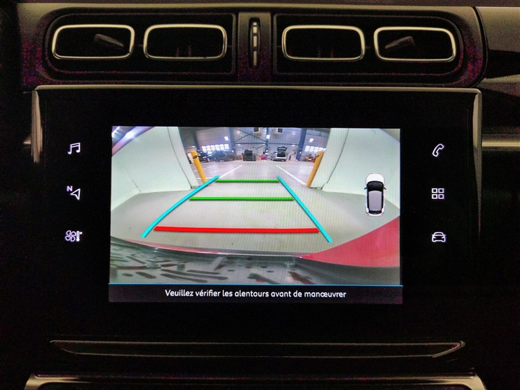 Citroen C3 1.2i PureTech Feel NAVI / FULL LED / CARPLAY (2024) - Photo 17