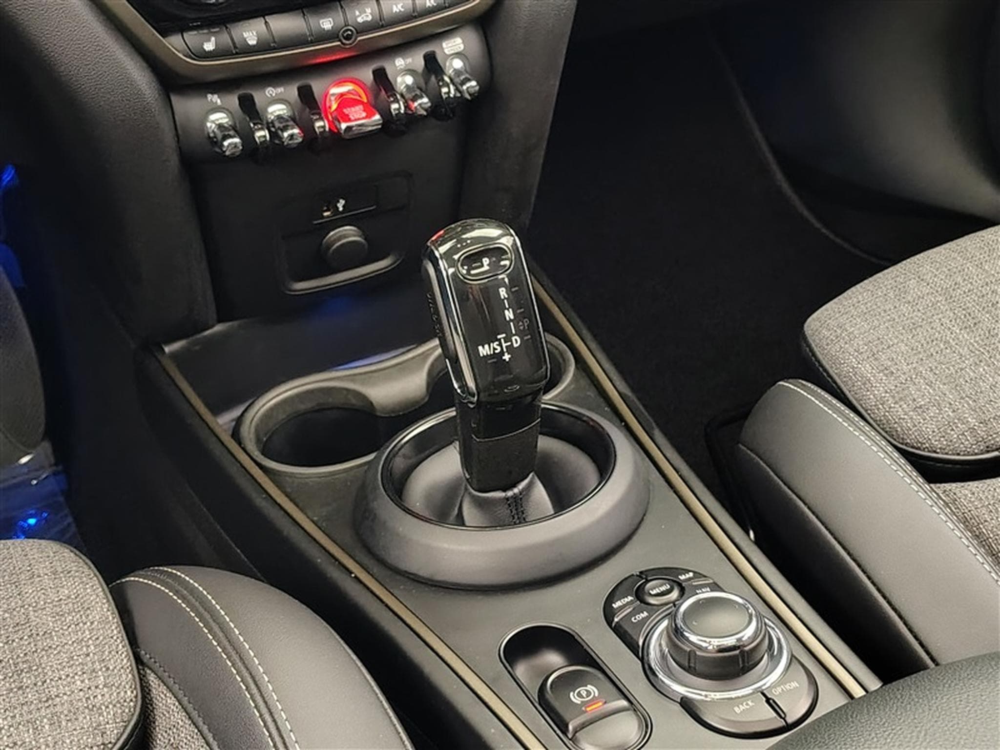 MINI Countryman 1.5iA Cooper NAVI / PANO / CAMERA / CARPLAY / FULL LED (2023) - Photo 12
