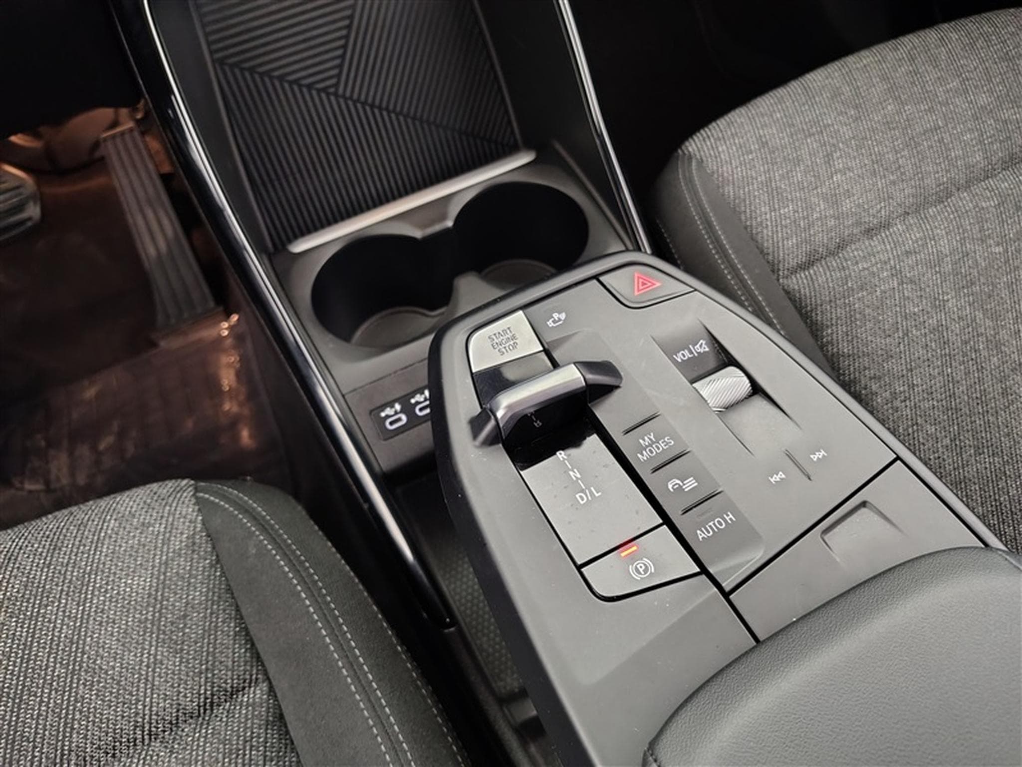 BMW 225 xeA PHEV Business Ed. NAVI / FULL LED / CLIM (2023) - Photo 12