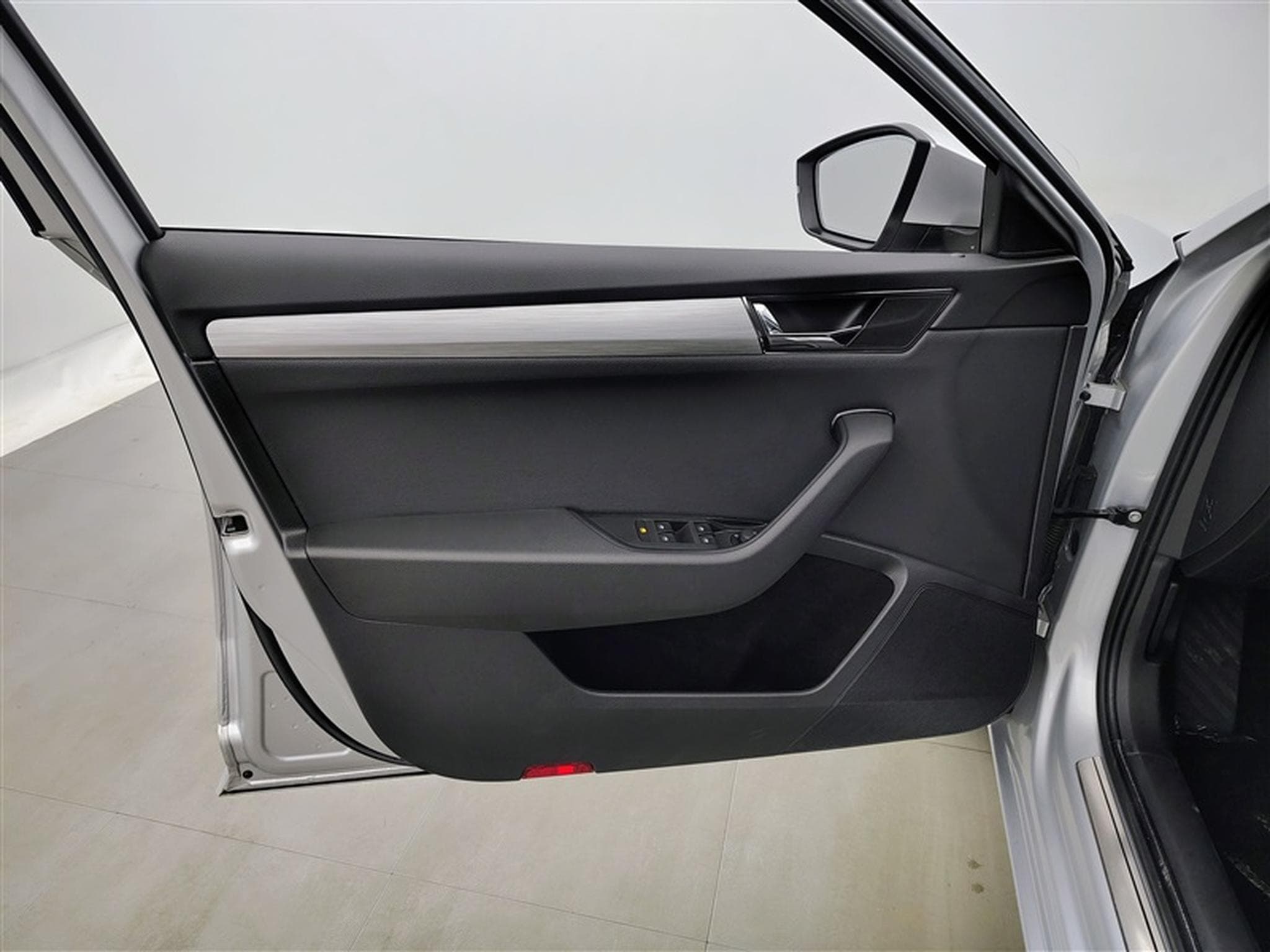 Skoda Superb 1.5 TSI ACT Clever+ DSG (2023) - Photo 16