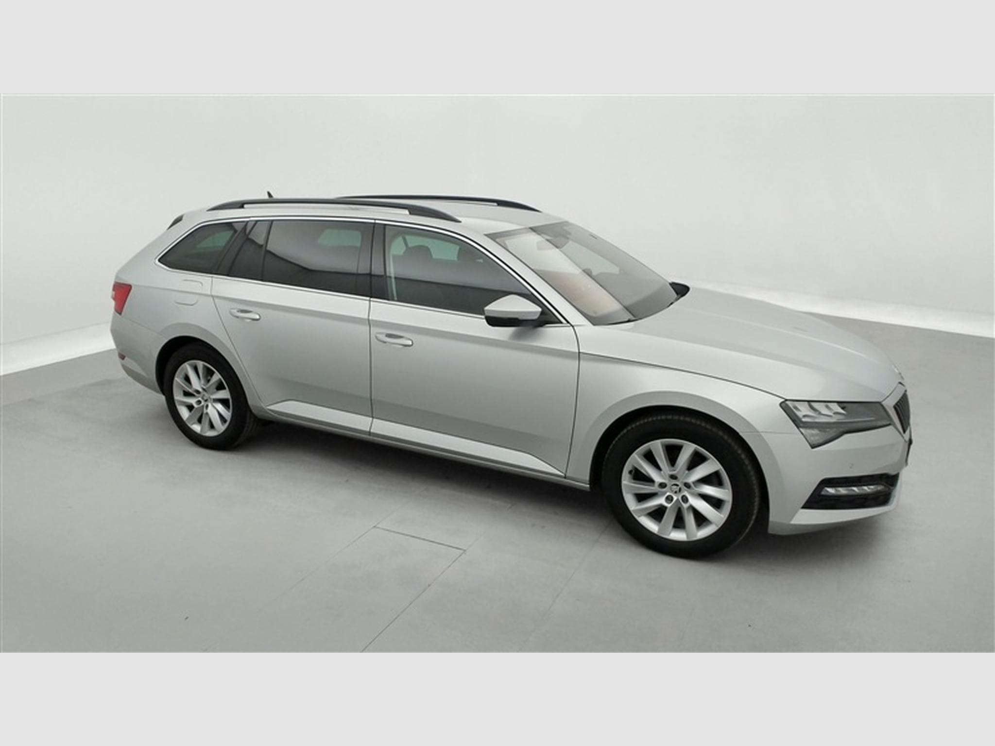 Skoda Superb 1.5 TSI ACT Clever+ DSG (2023) - Photo 22