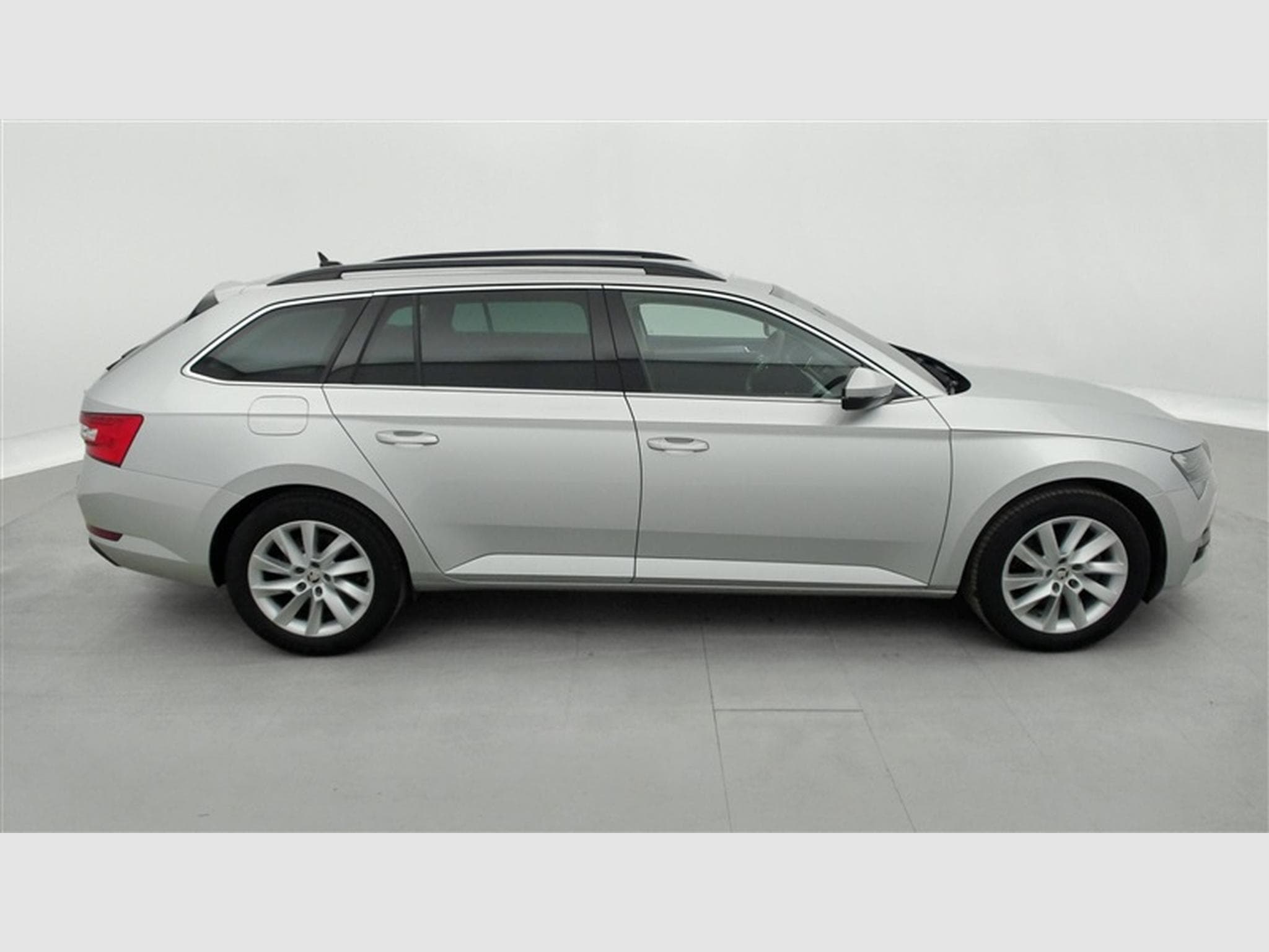 Skoda Superb 1.5 TSI ACT Clever+ DSG (2023) - Photo 23