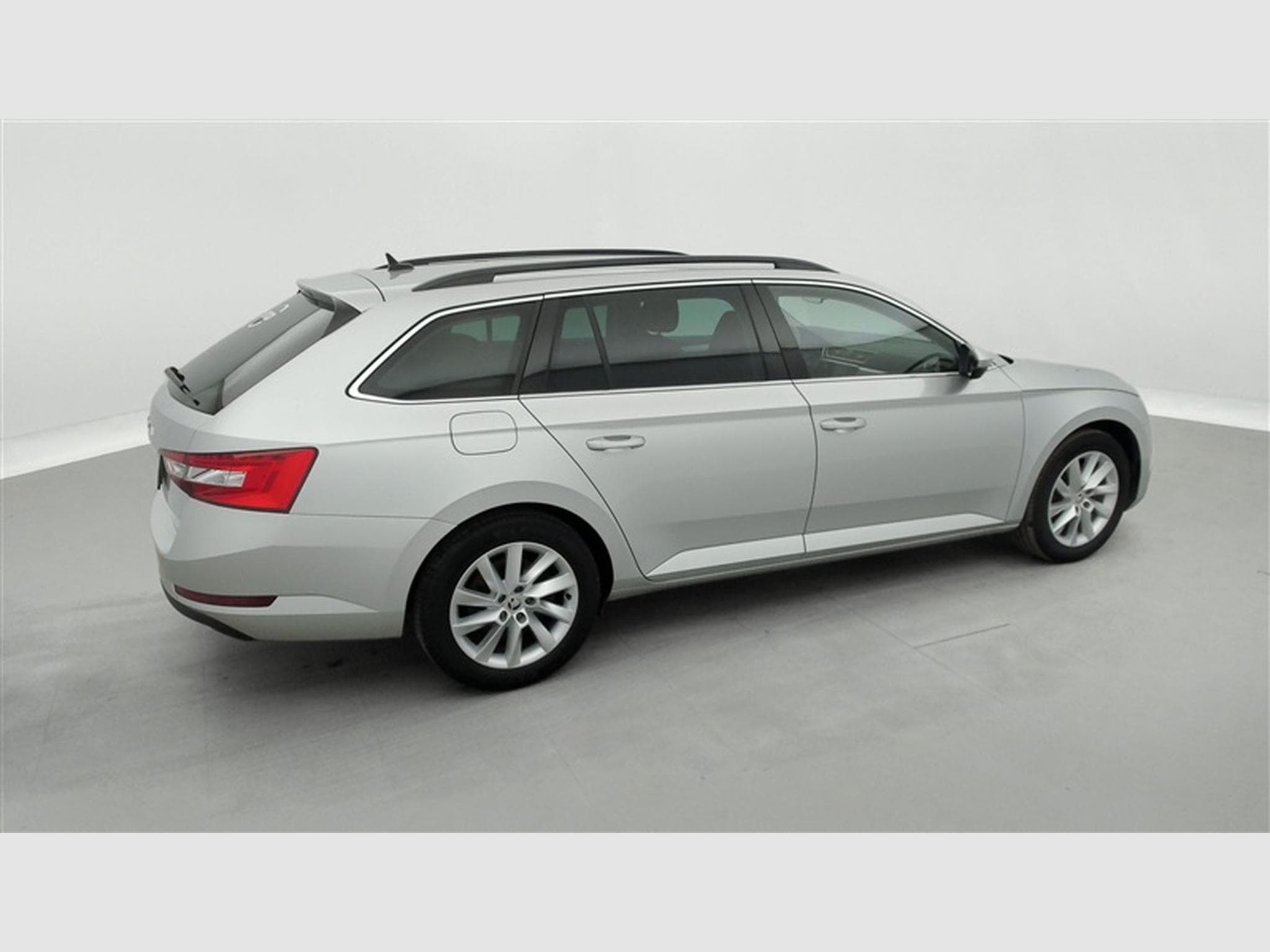 Skoda Superb 1.5 TSI ACT Clever+ DSG (2023) - Photo 24