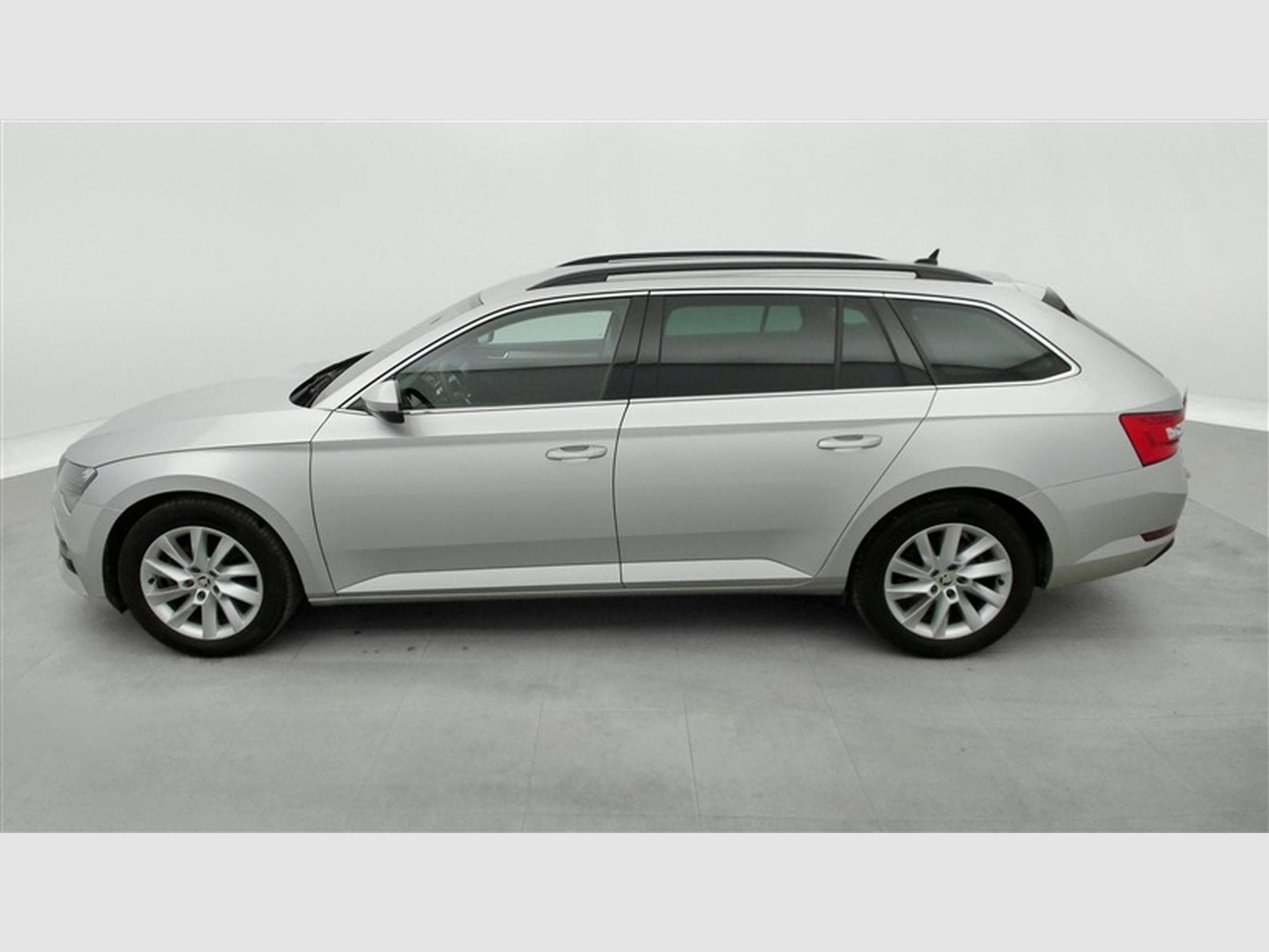Skoda Superb 1.5 TSI ACT Clever+ DSG (2023) - Photo 3