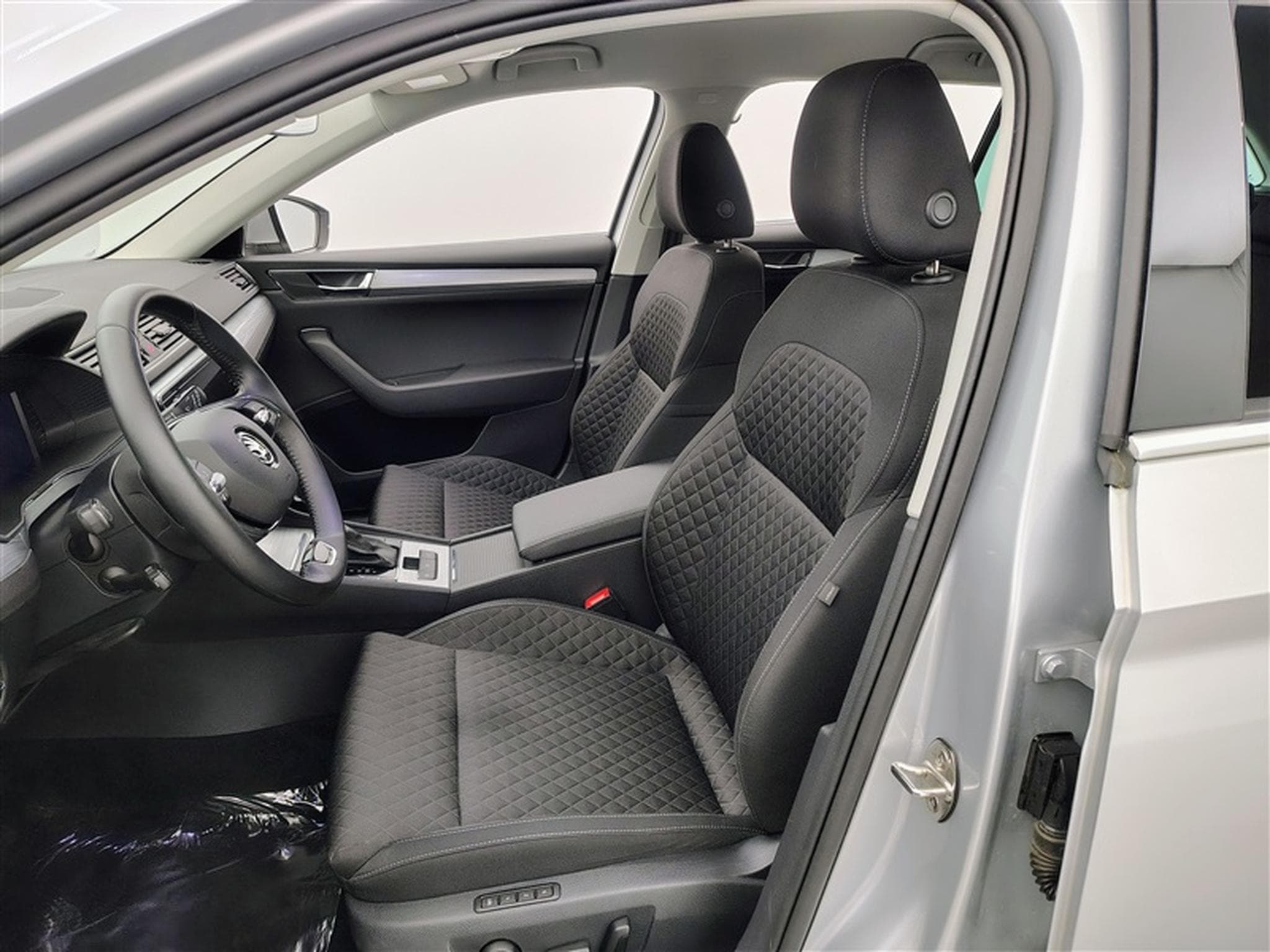 Skoda Superb 1.5 TSI ACT Clever+ DSG (2023) - Photo 7