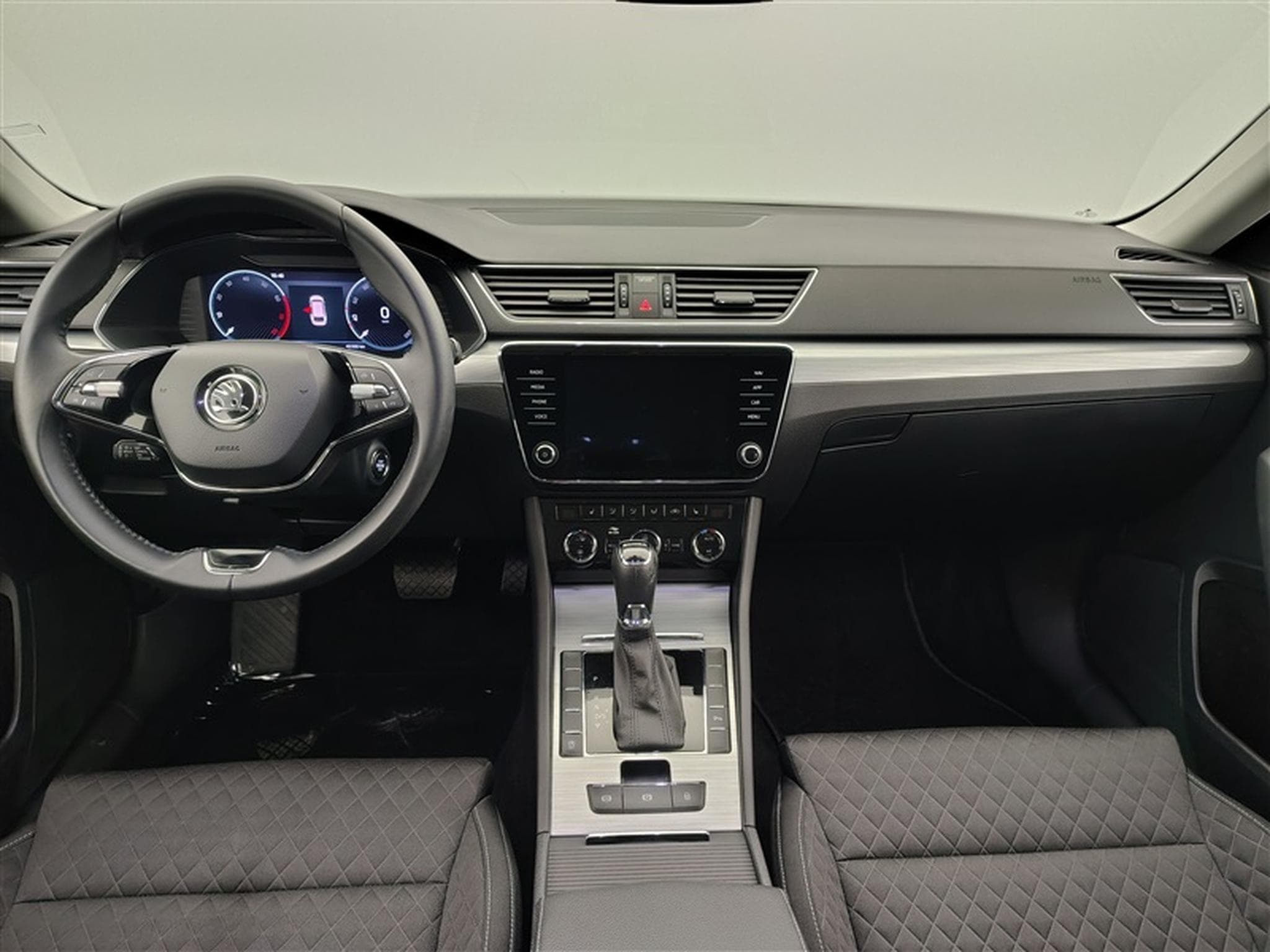 Skoda Superb 1.5 TSI ACT Clever+ DSG (2023) - Photo 8