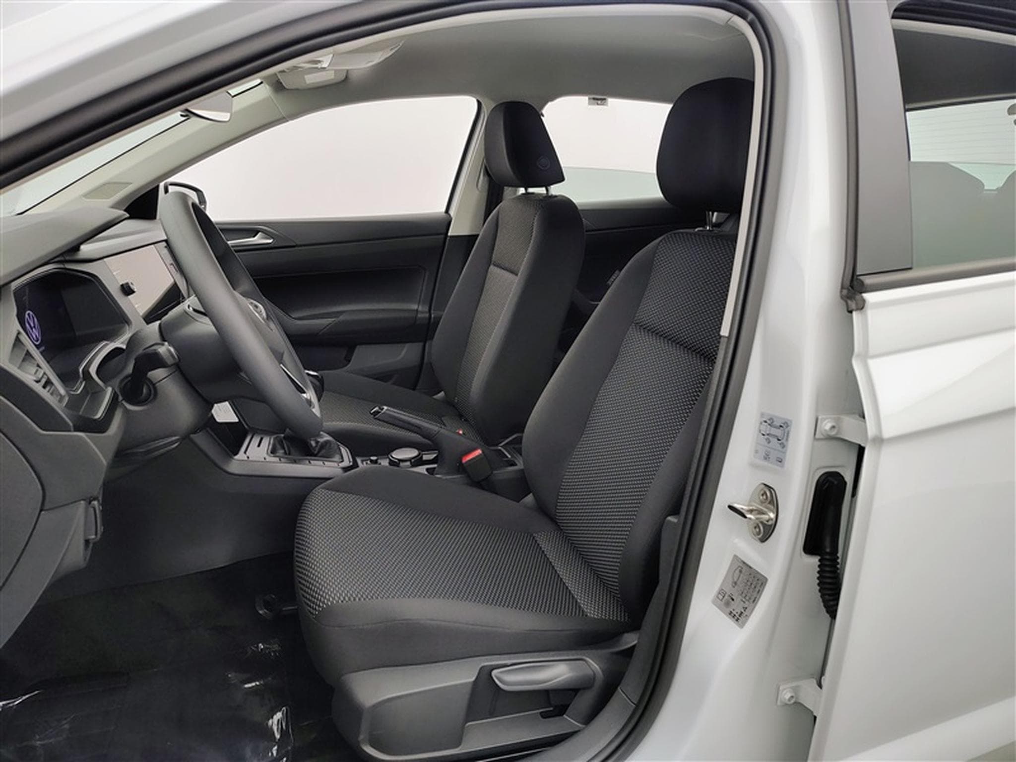 VW Polo 1.0 MPI 80cv Life CARPLAY / FULL LED / PDC AR (2026) - Photo 7