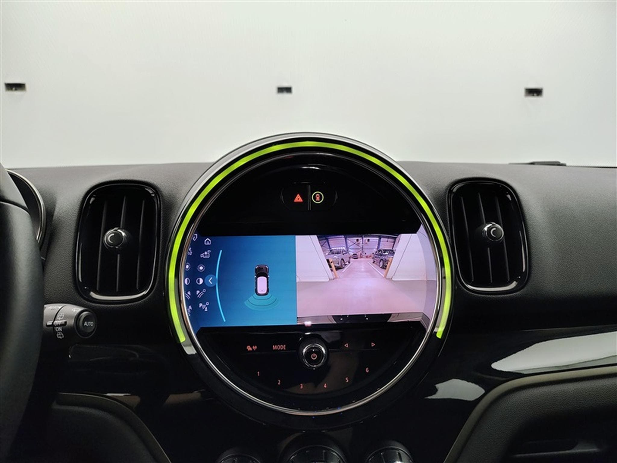 MINI Countryman SE All4 1.5A PHEV Cooper SE ALL4/NAVI/FULL LED/JA17/PDC (2023) - Foto 18