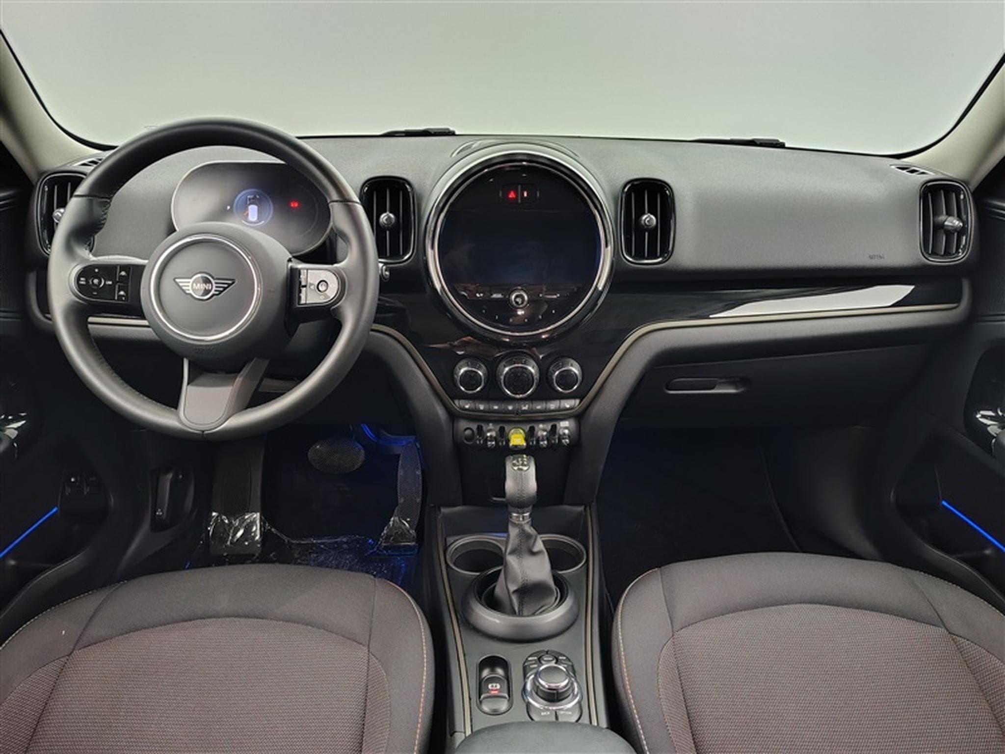 MINI Countryman SE All4 1.5A PHEV Cooper SE ALL4/NAVI/FULL LED/JA17/PDC (2023) - Foto 8