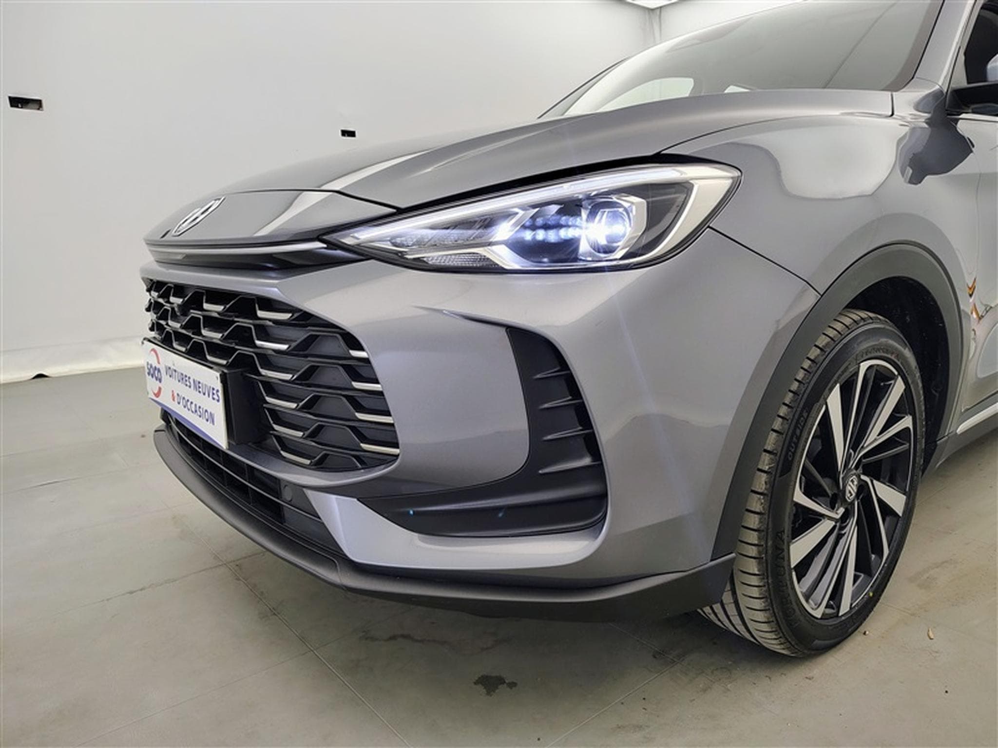 MG ZS 1.5 Hybrid+ Luxury NAVI / FULL LED / CUIR / CAMERA / JA 17" (2025) - Photo 15