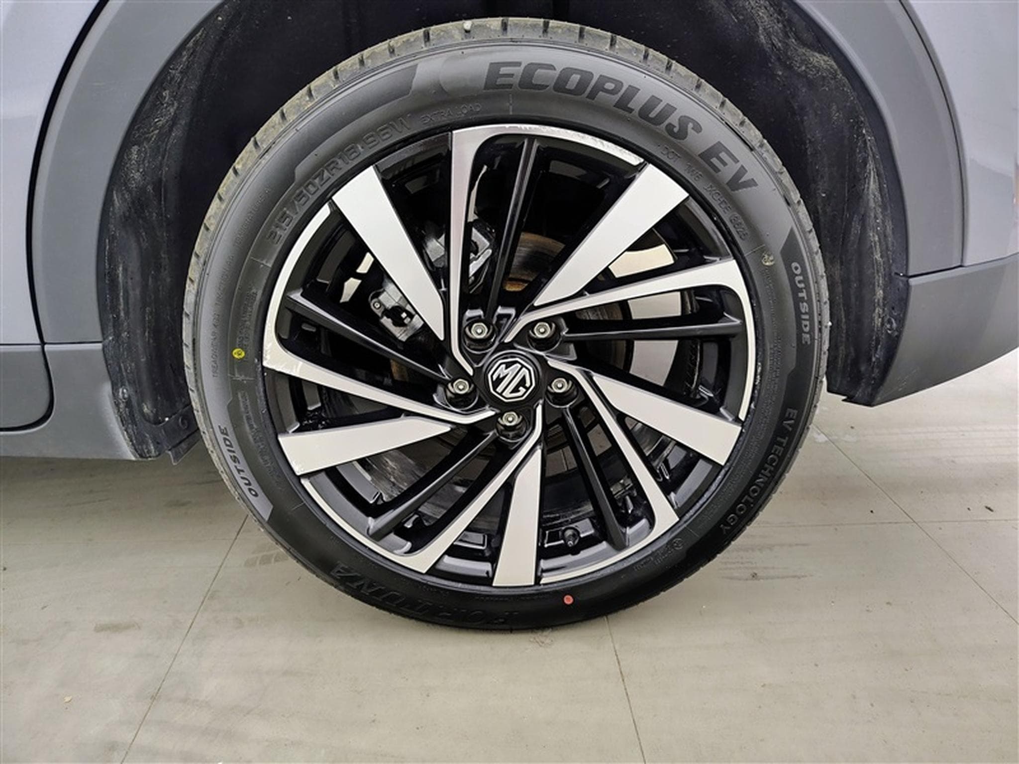 MG ZS 1.5 Hybrid+ Luxury NAVI / FULL LED / CUIR / CAMERA / JA 17" (2025) - Photo 6