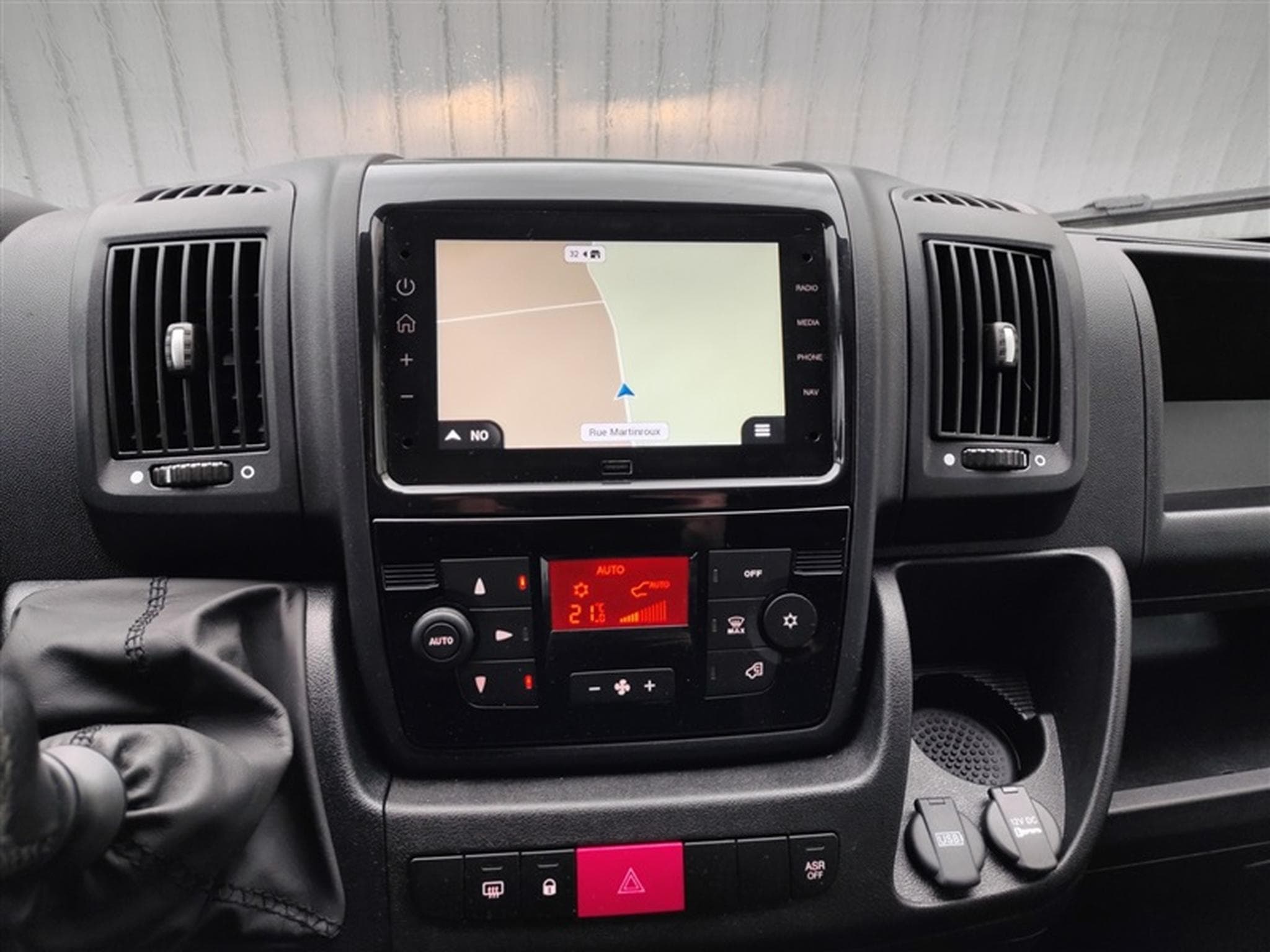 Peugeot Boxer 2.2 BlueHDi 140cv L4H2 NAVI + GALERIE+ECHELLE (2023) - Photo 11