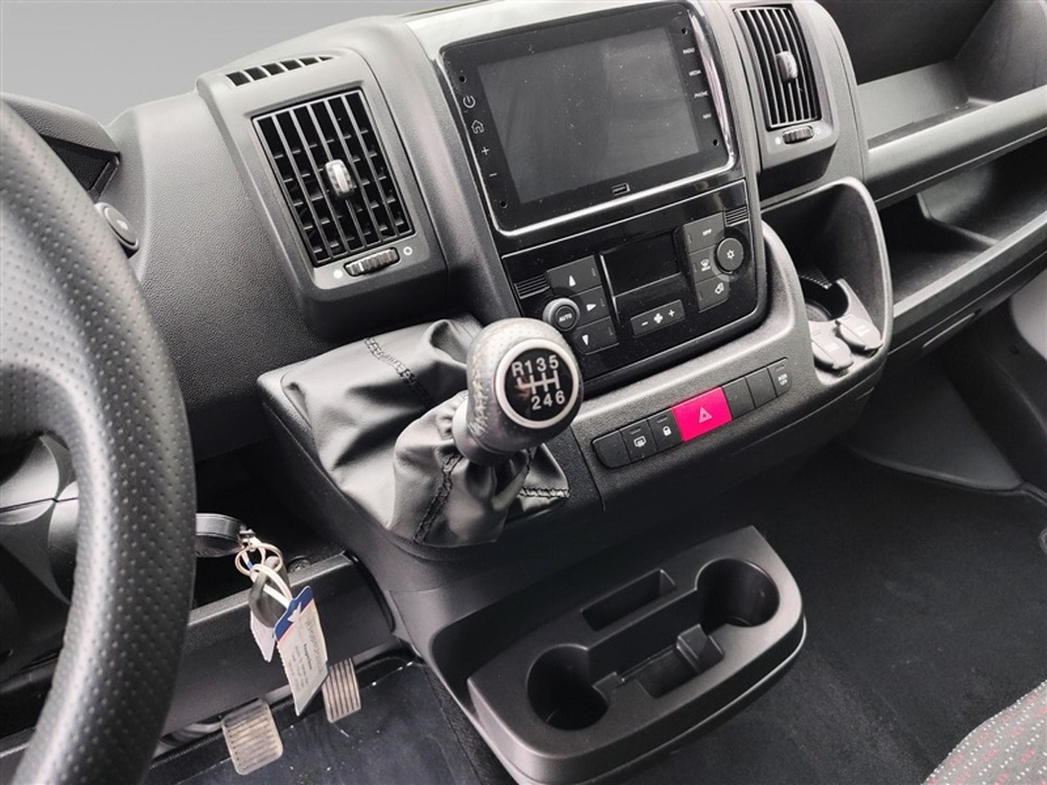 Peugeot Boxer 2.2 BlueHDi 140cv L4H2 NAVI + GALERIE+ECHELLE (2023) - Photo 13
