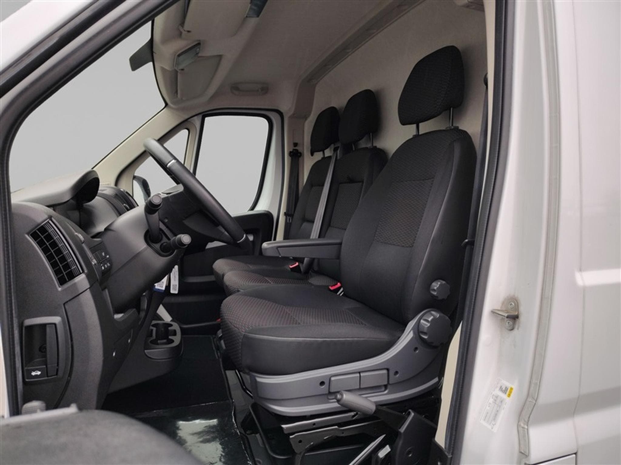 Peugeot Boxer 2.2 BlueHDi 140cv L4H2 NAVI + GALERIE+ECHELLE (2023) - Photo 7