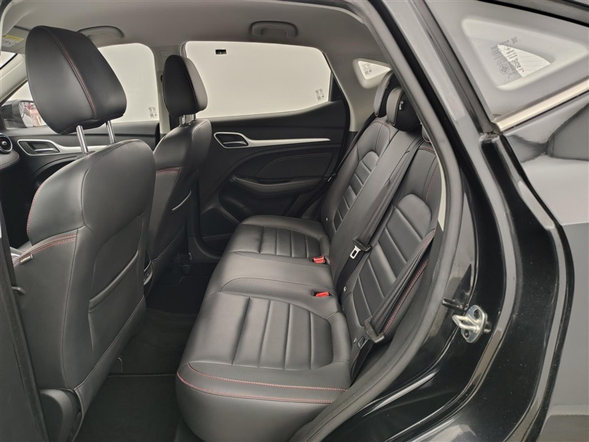MG ZS 1.0 T-GDi 110cv AUTO Luxury NAVI / FULL LED / CUIR / CAMERA (2024) - Photo 13