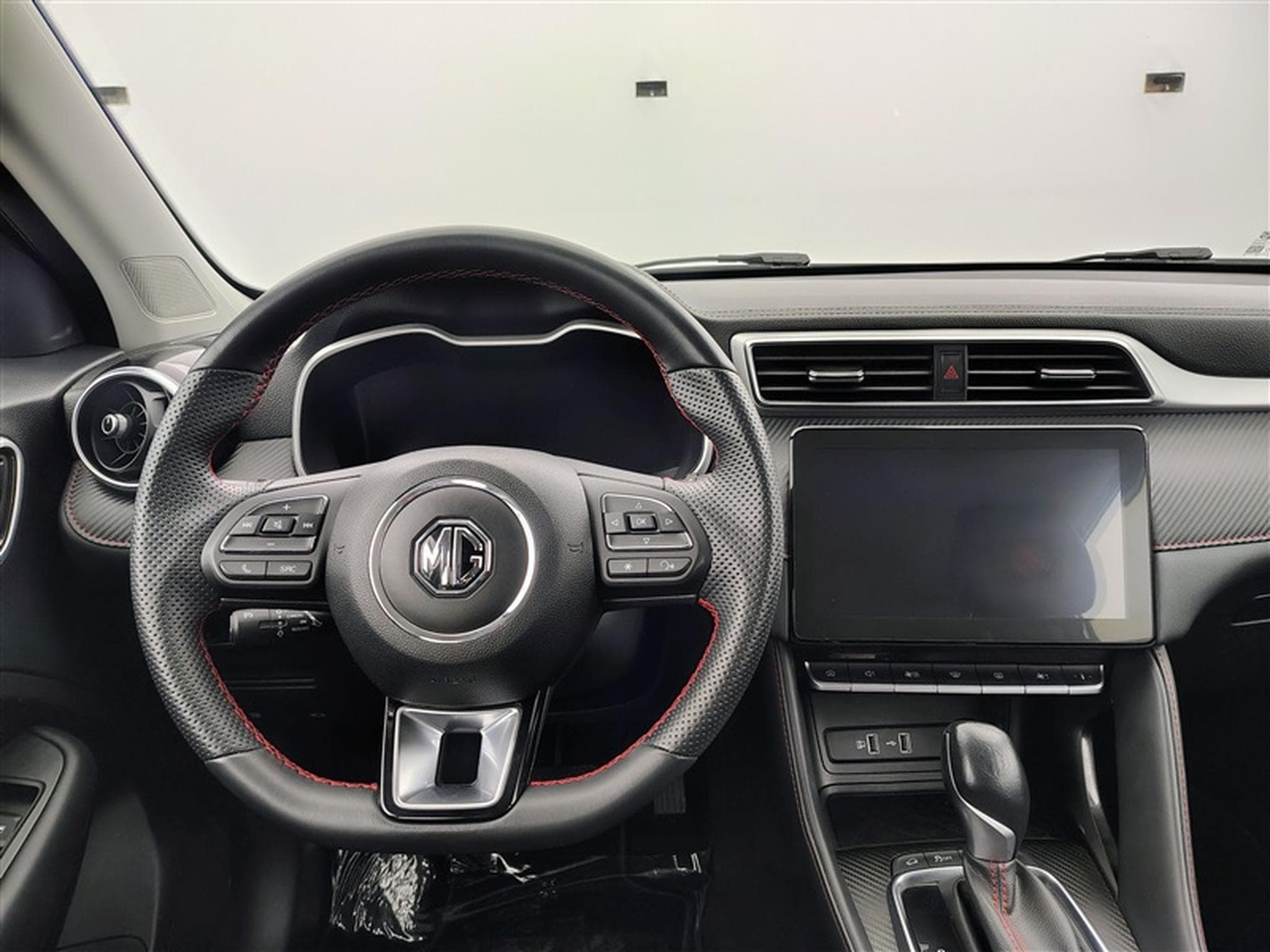 MG ZS 1.0 T-GDi 110cv AUTO Luxury NAVI / FULL LED / CUIR / CAMERA (2024) - Photo 9