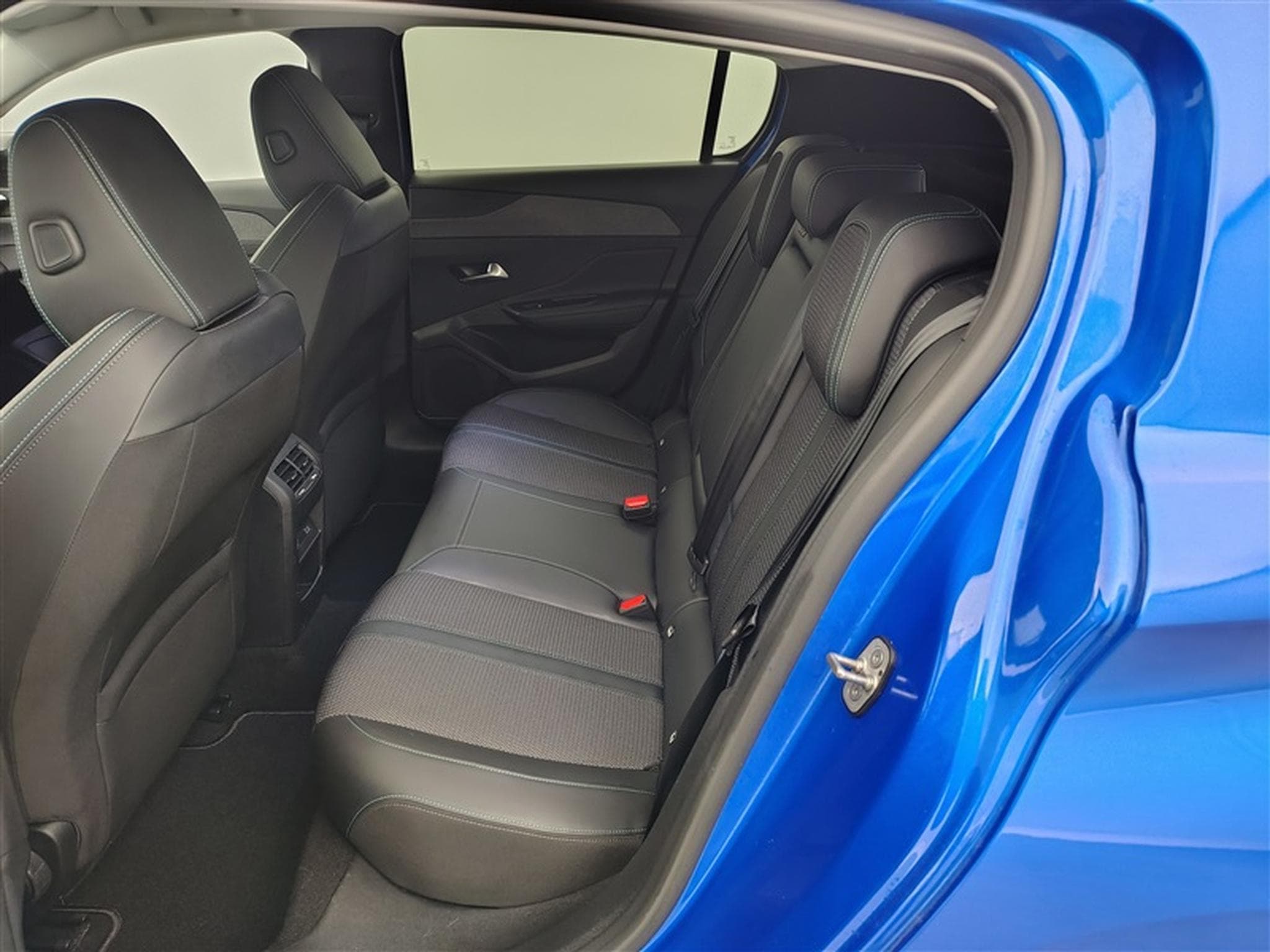 Peugeot 308 1.2 PureTech Allure S-CUIR / NAVI / CARPLAY / CAMERA (2023) - Photo 13
