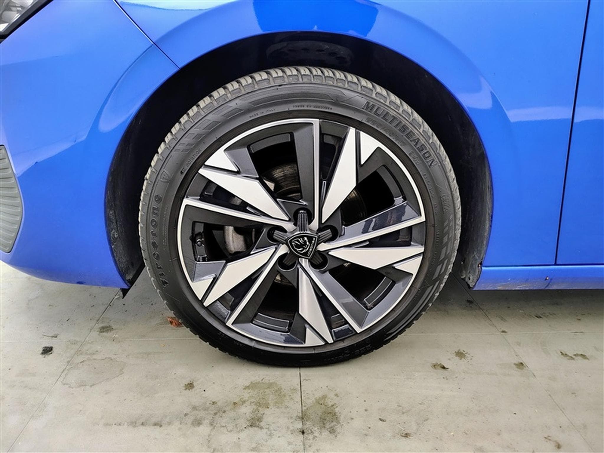 Peugeot 308 1.2 PureTech Allure S-CUIR / NAVI / CARPLAY / CAMERA (2023) - Photo 6