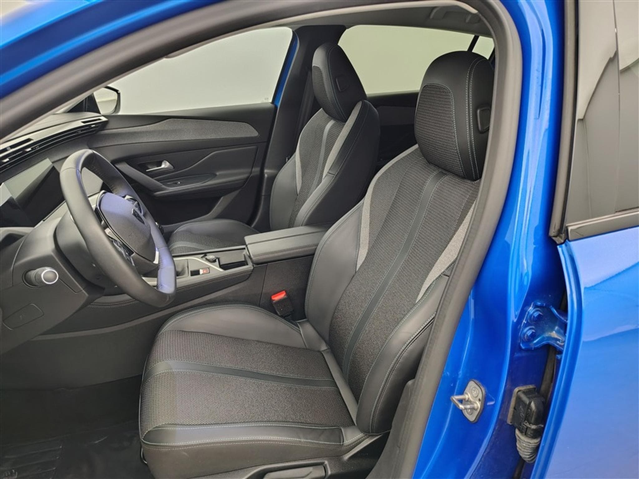 Peugeot 308 1.2 PureTech Allure S-CUIR / NAVI / CARPLAY / CAMERA (2023) - Photo 7