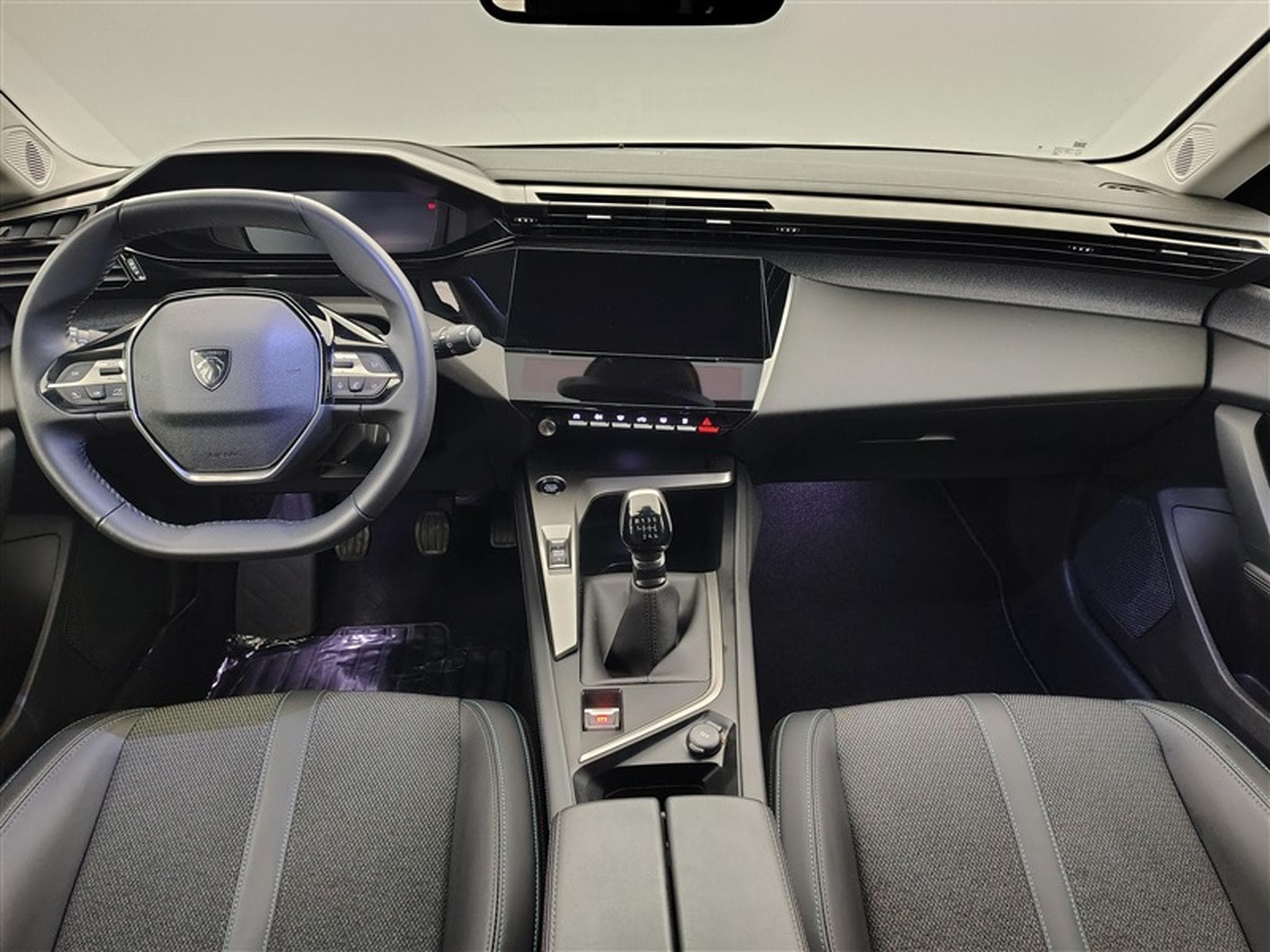 Peugeot 308 1.2 PureTech Allure S-CUIR / NAVI / CARPLAY / CAMERA (2023) - Photo 8