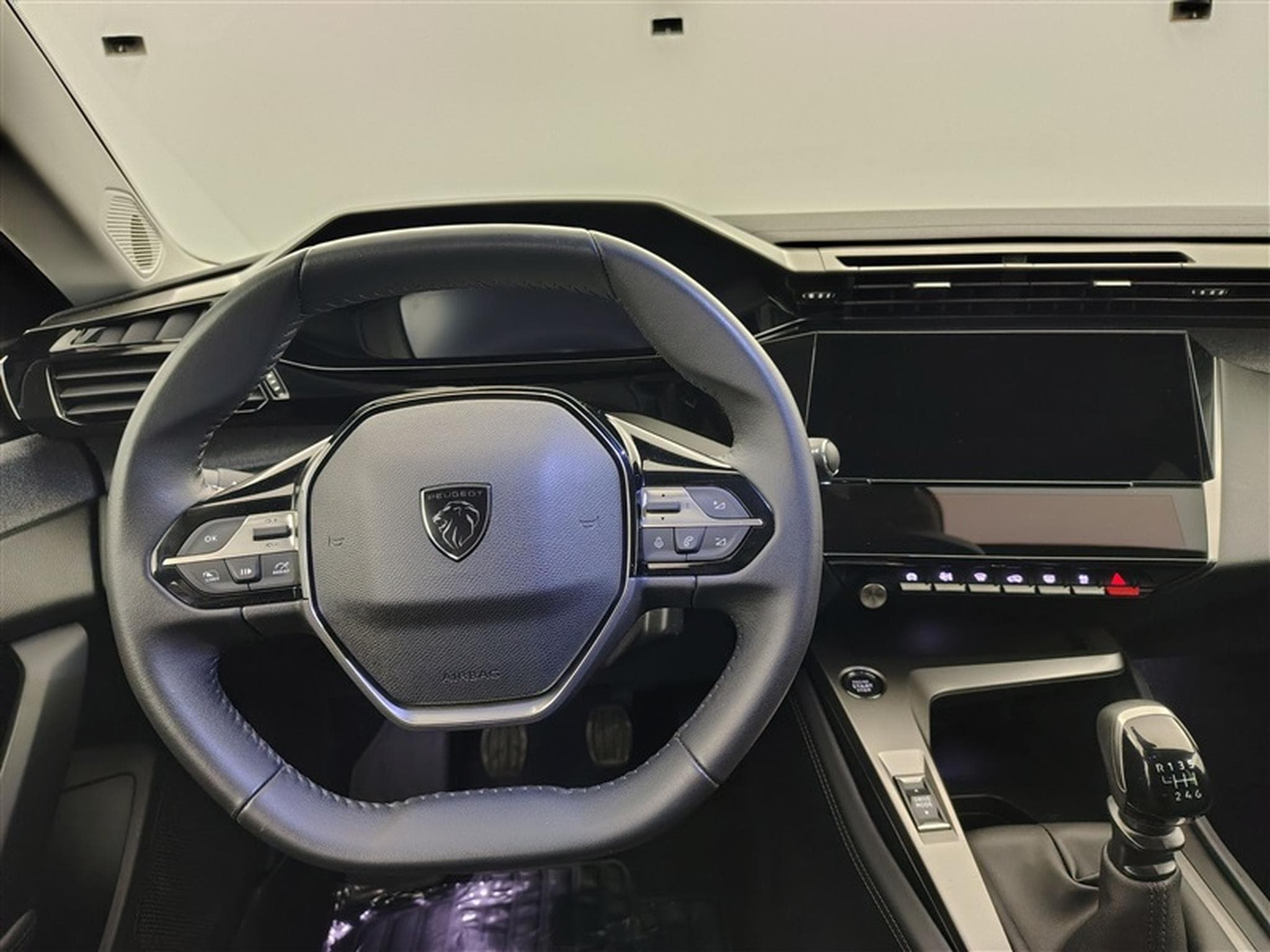 Peugeot 308 1.2 PureTech Allure S-CUIR / NAVI / CARPLAY / CAMERA (2023) - Photo 9