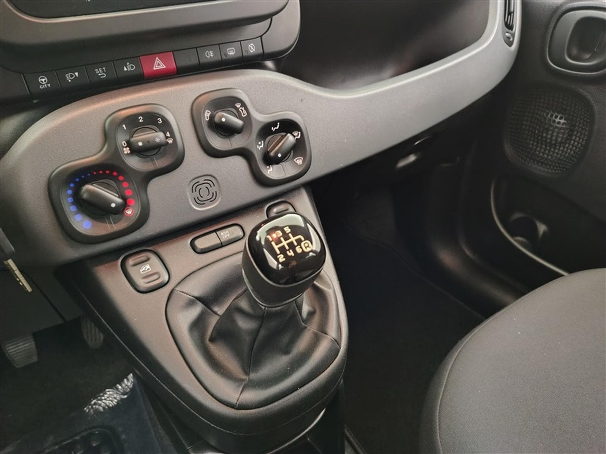Fiat Panda 1.0i MHEV City Life CLIM / BLUETOOTH (2022) - Photo 12