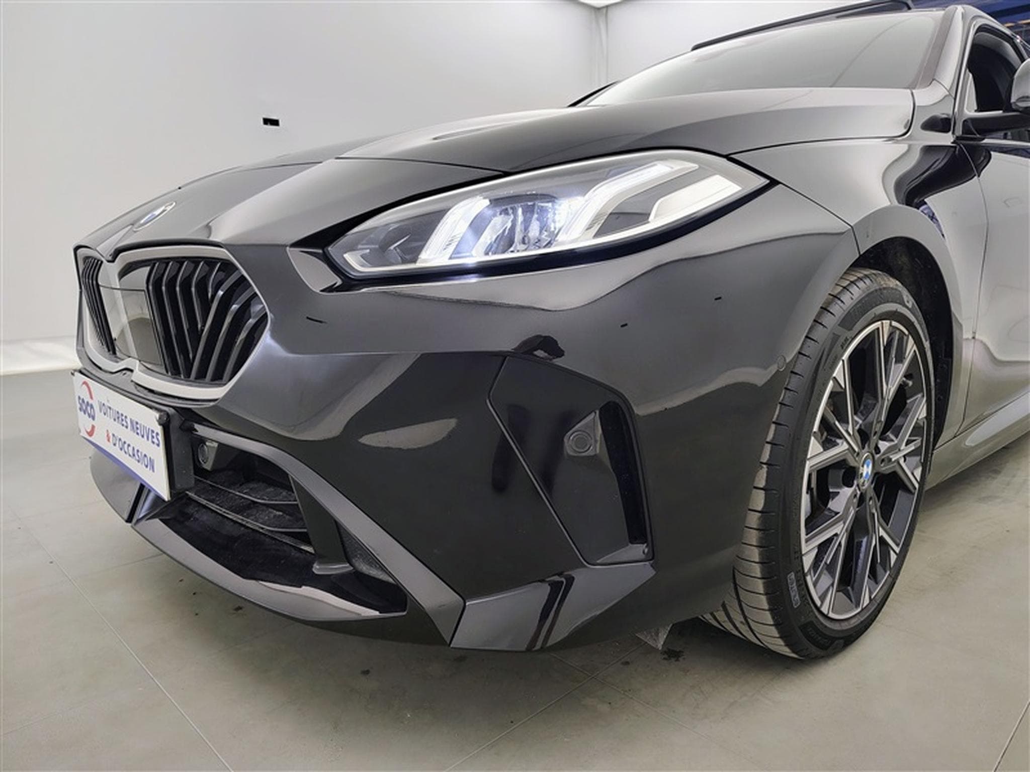 BMW 120 120iA Pack M NAVI / FULL LED / PANO / CAMERA / JA 18" (2025) - Photo 15