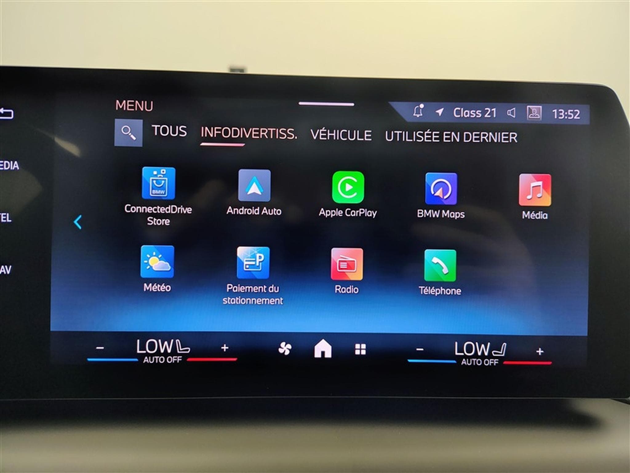 BMW 120 120iA Pack M NAVI / FULL LED / PANO / CAMERA / JA 18" (2025) - Photo 21