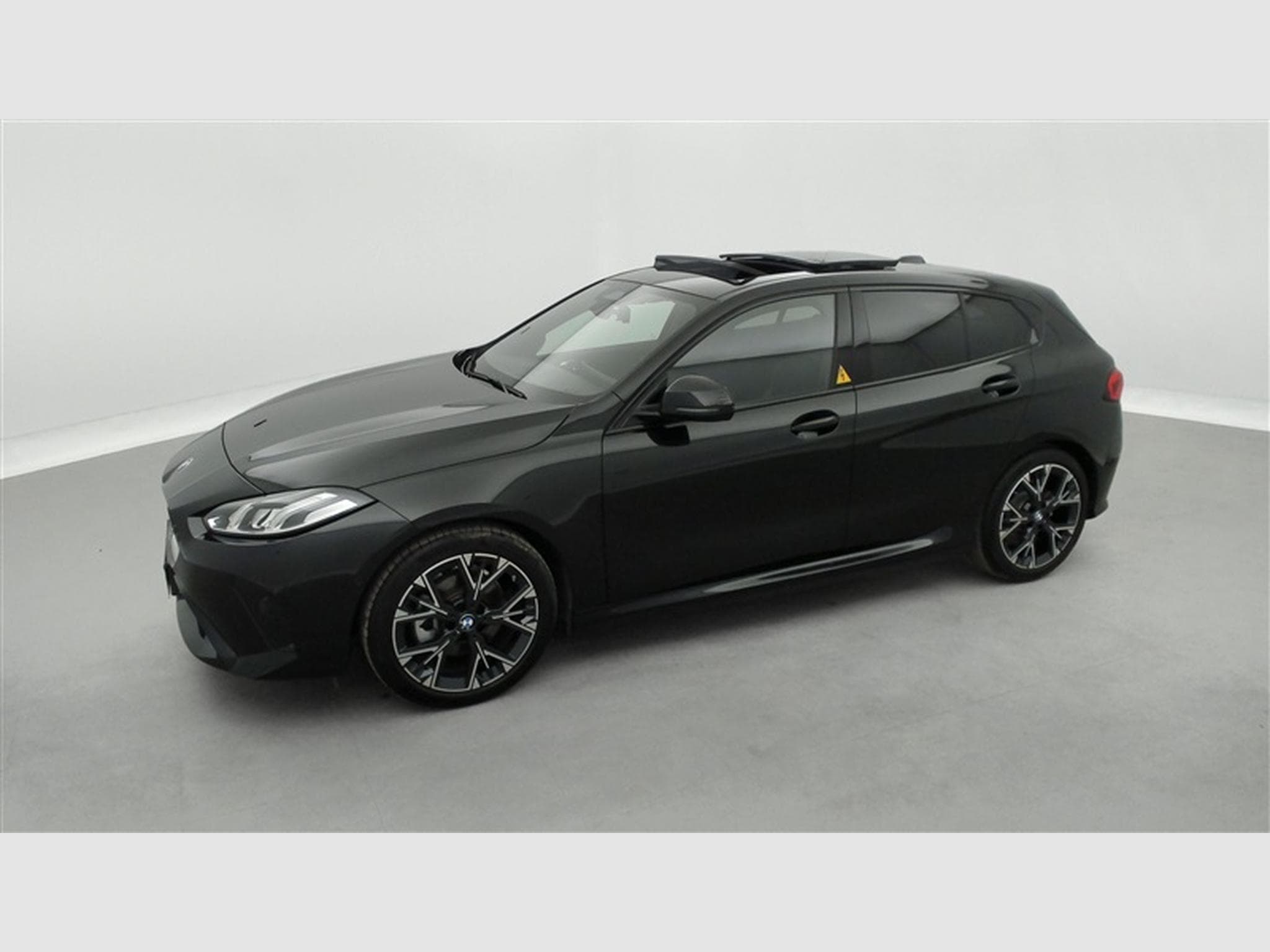 BMW 120 120iA Pack M NAVI / FULL LED / PANO / CAMERA / JA 18" (2025) - Photo 22