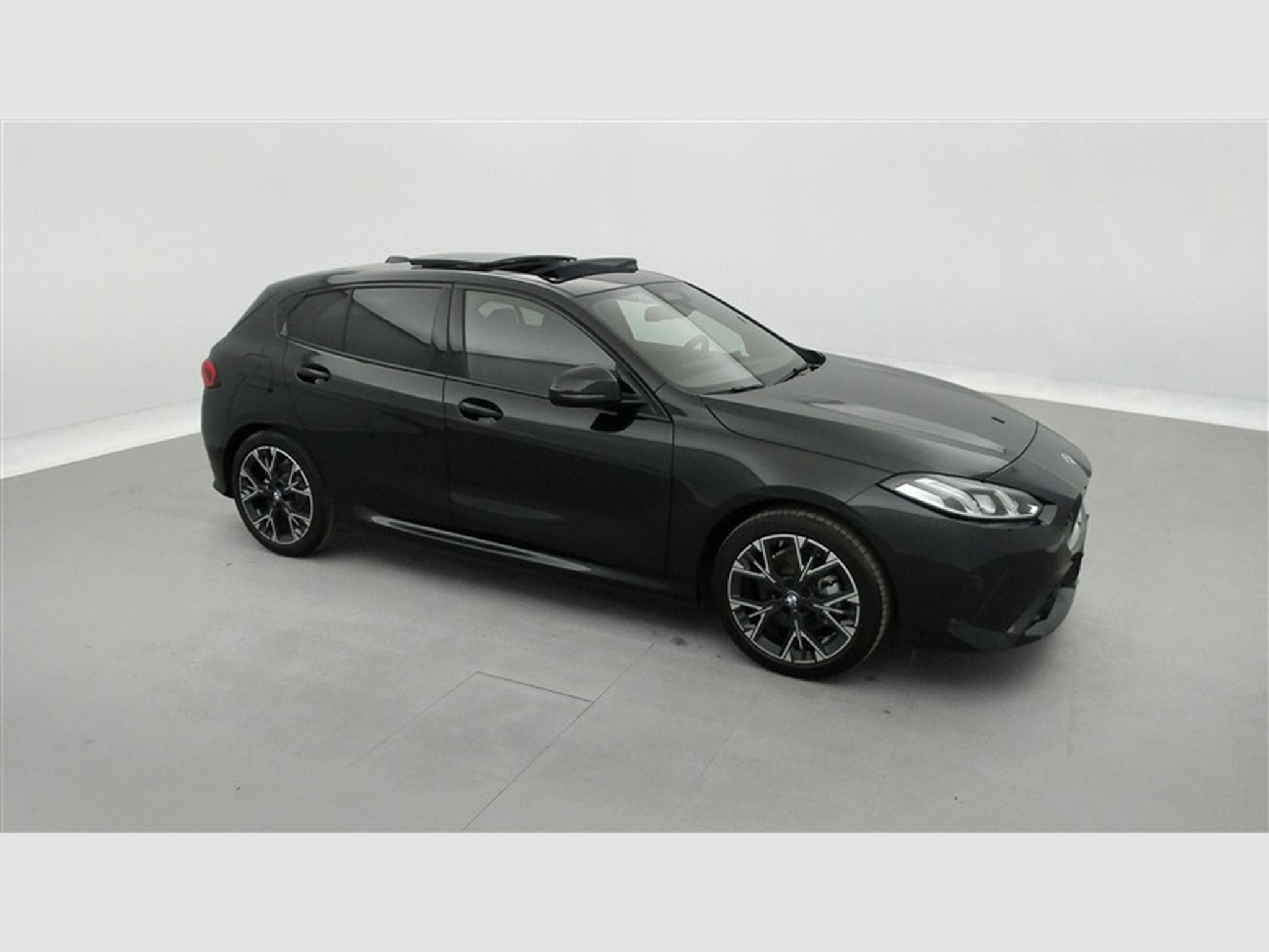 BMW 120 120iA Pack M NAVI / FULL LED / PANO / CAMERA / JA 18" (2025) - Photo 24